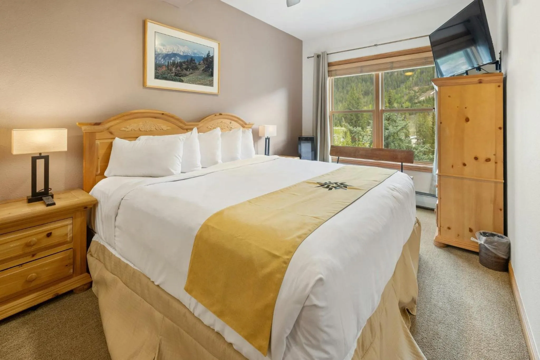 Bedroom, Bed in Gateway Mountain Lodge, A Vail Resorts Property