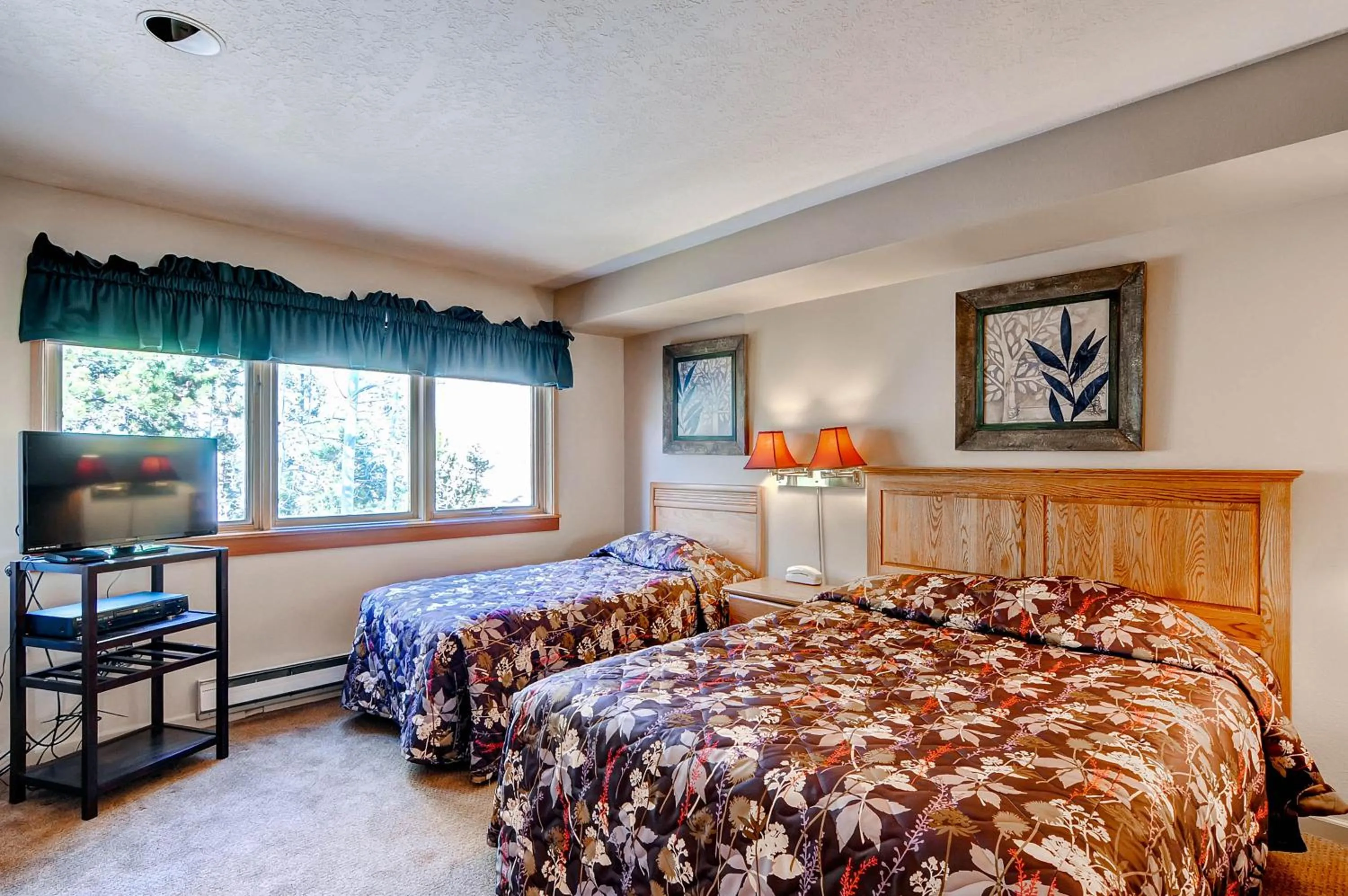 Photo of the whole room, Bed in Aspen Ridge Condominiums by Keystone Resort