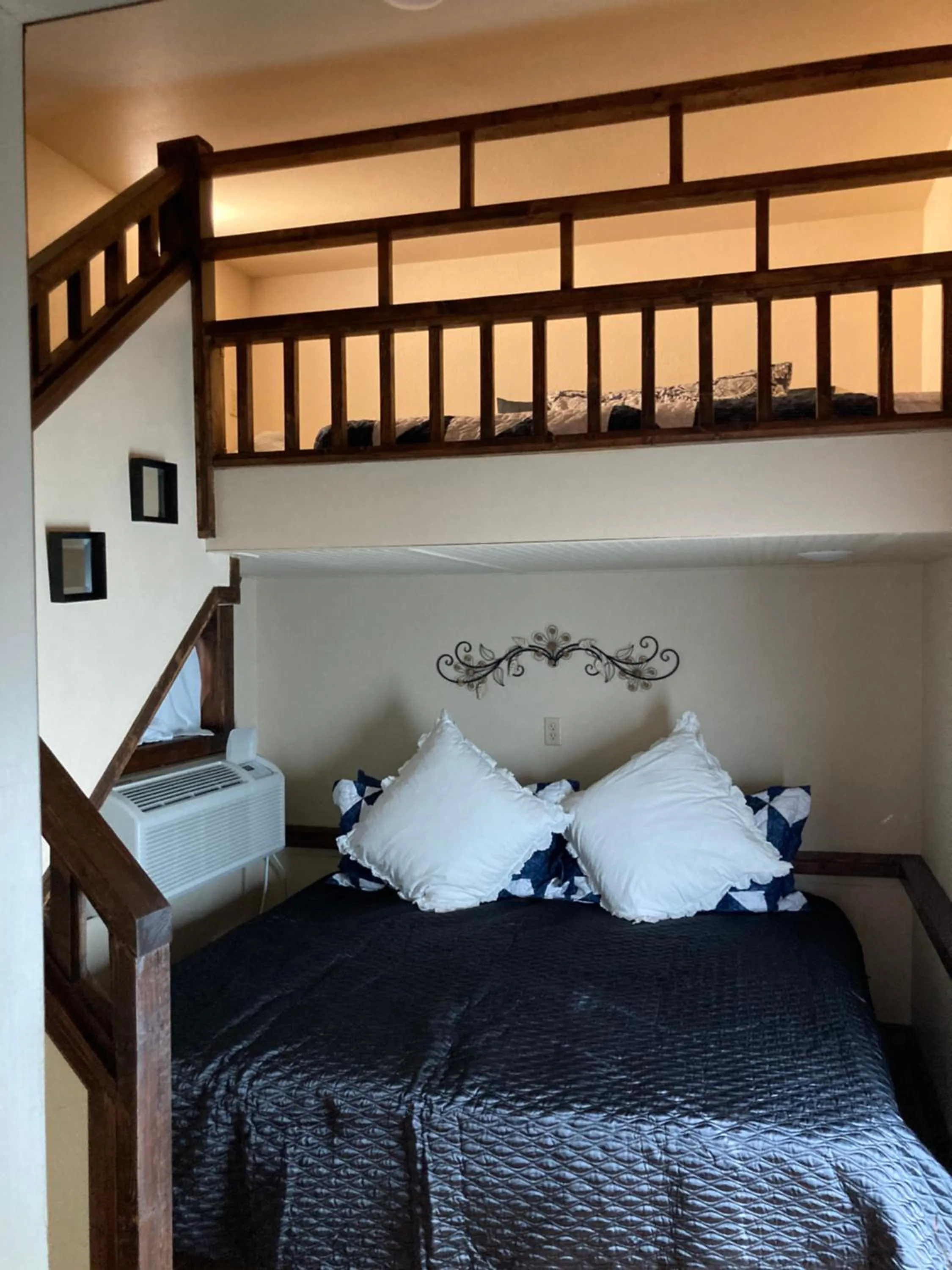 Bedroom, Bed in All Seasons Treehouse Village