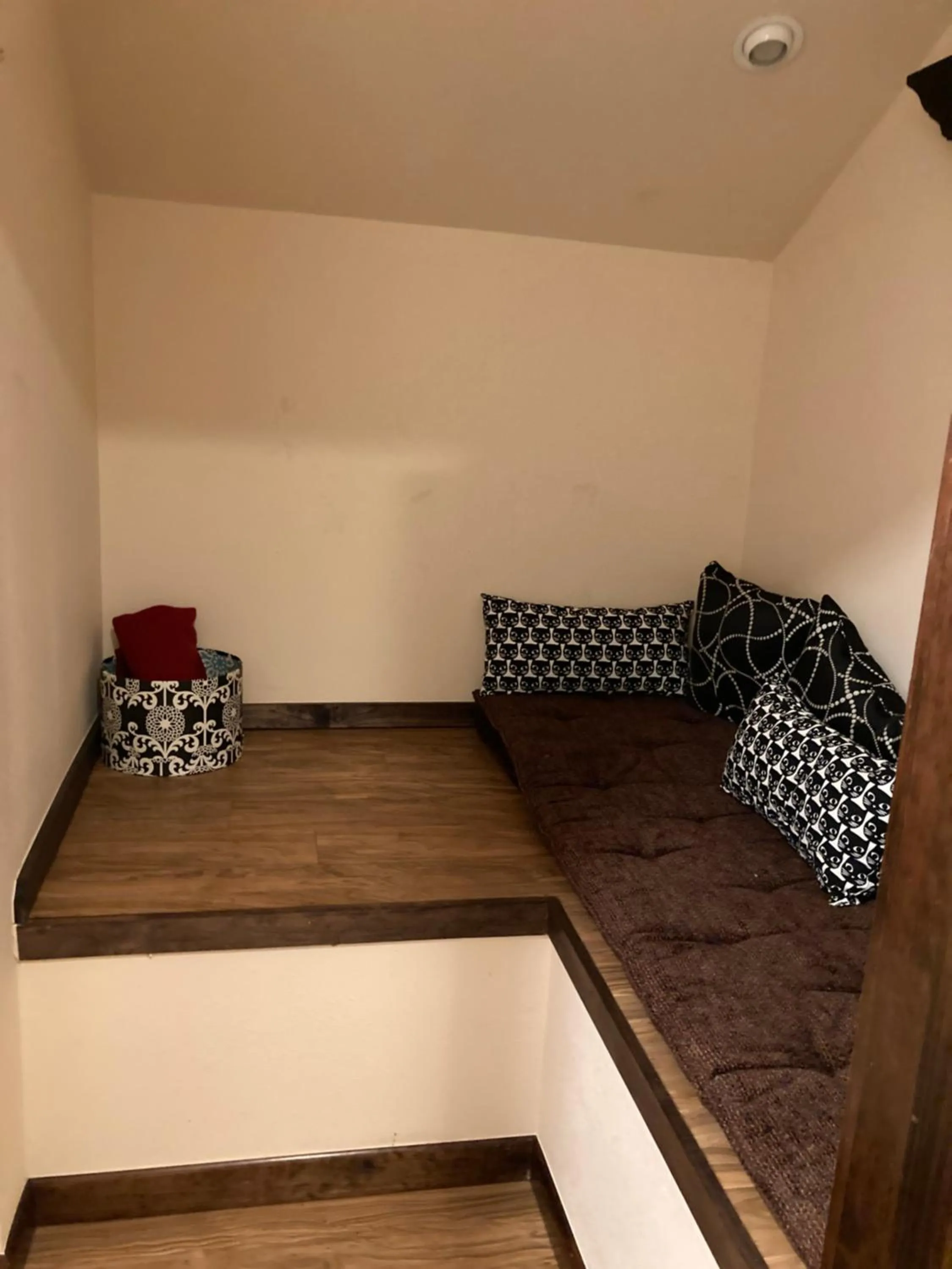 Seating area, Bed in All Seasons Treehouse Village