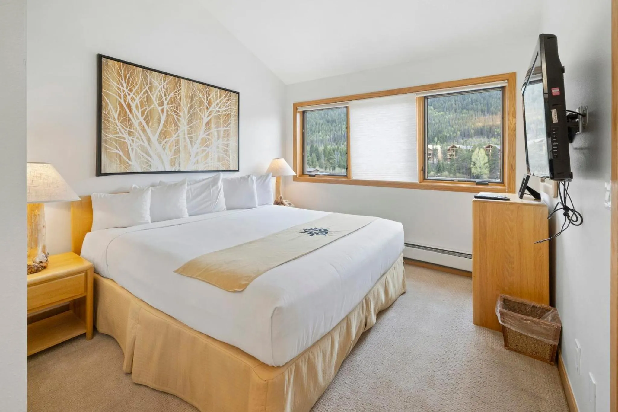 Bedroom, Bed in Lakeside Village by Vail Resorts