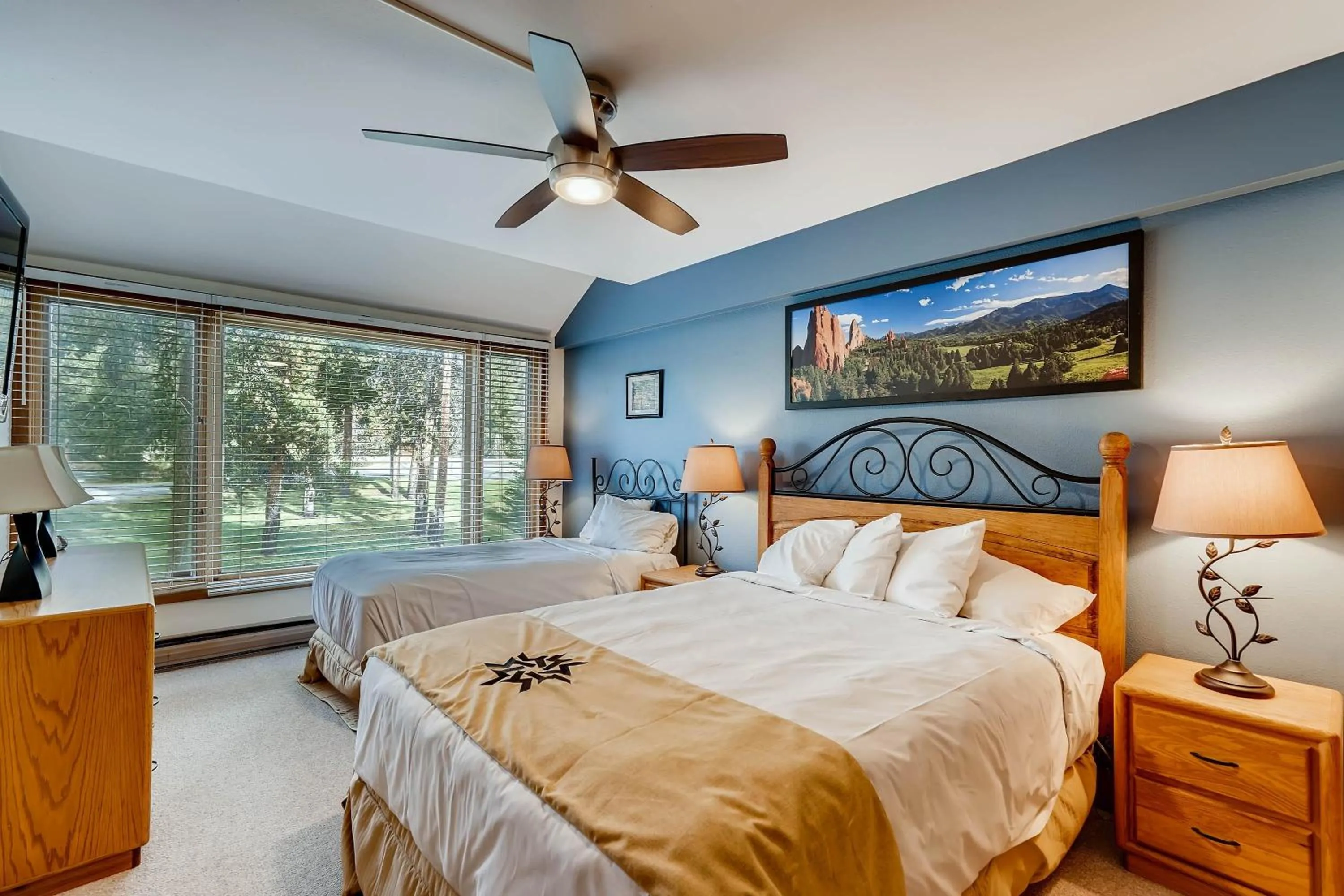 Photo of the whole room, Bed in Lakeside Village by Keystone Resort