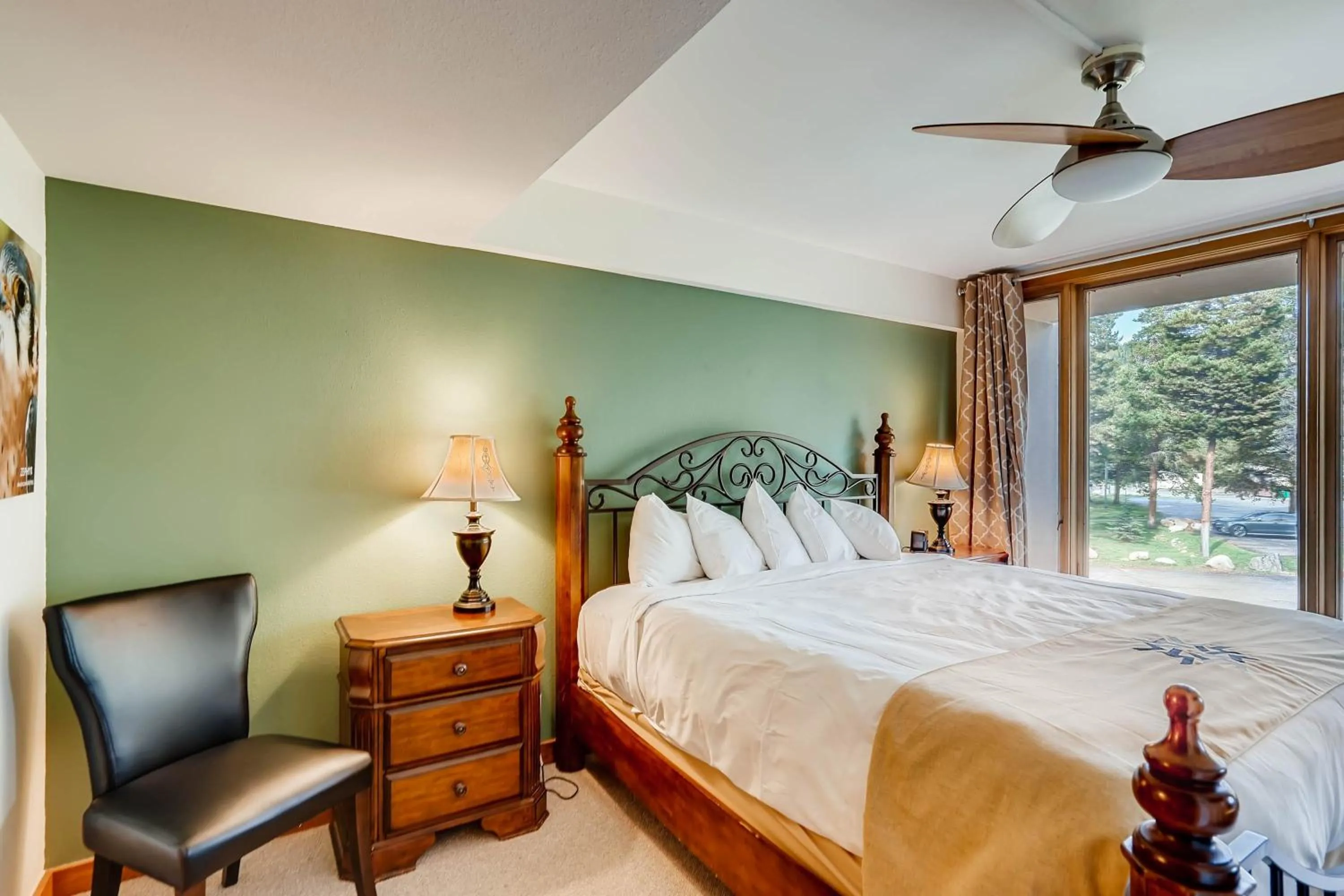 Photo of the whole room, Bed in Lakeside Village by Keystone Resort