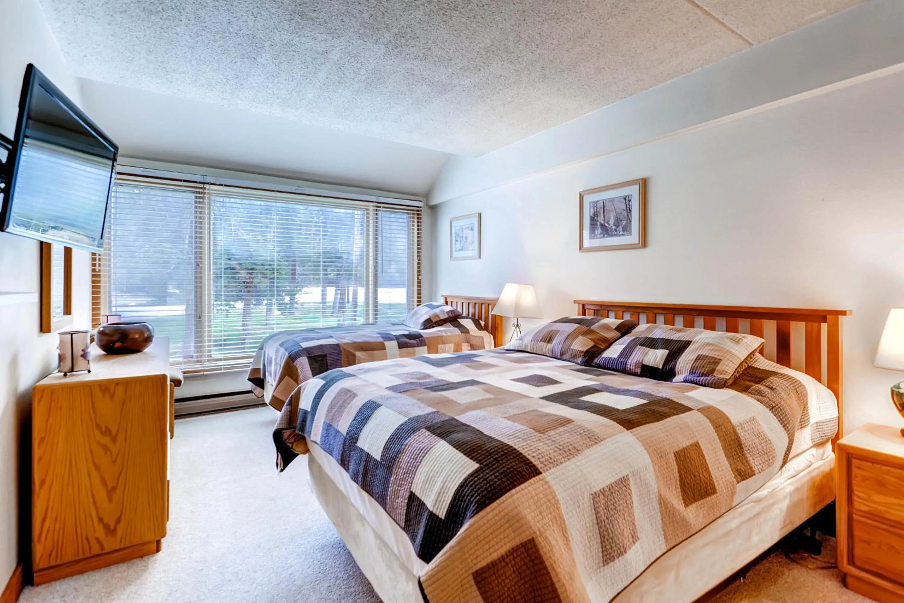 Photo of the whole room, Bed in Lakeside Village by Keystone Resort