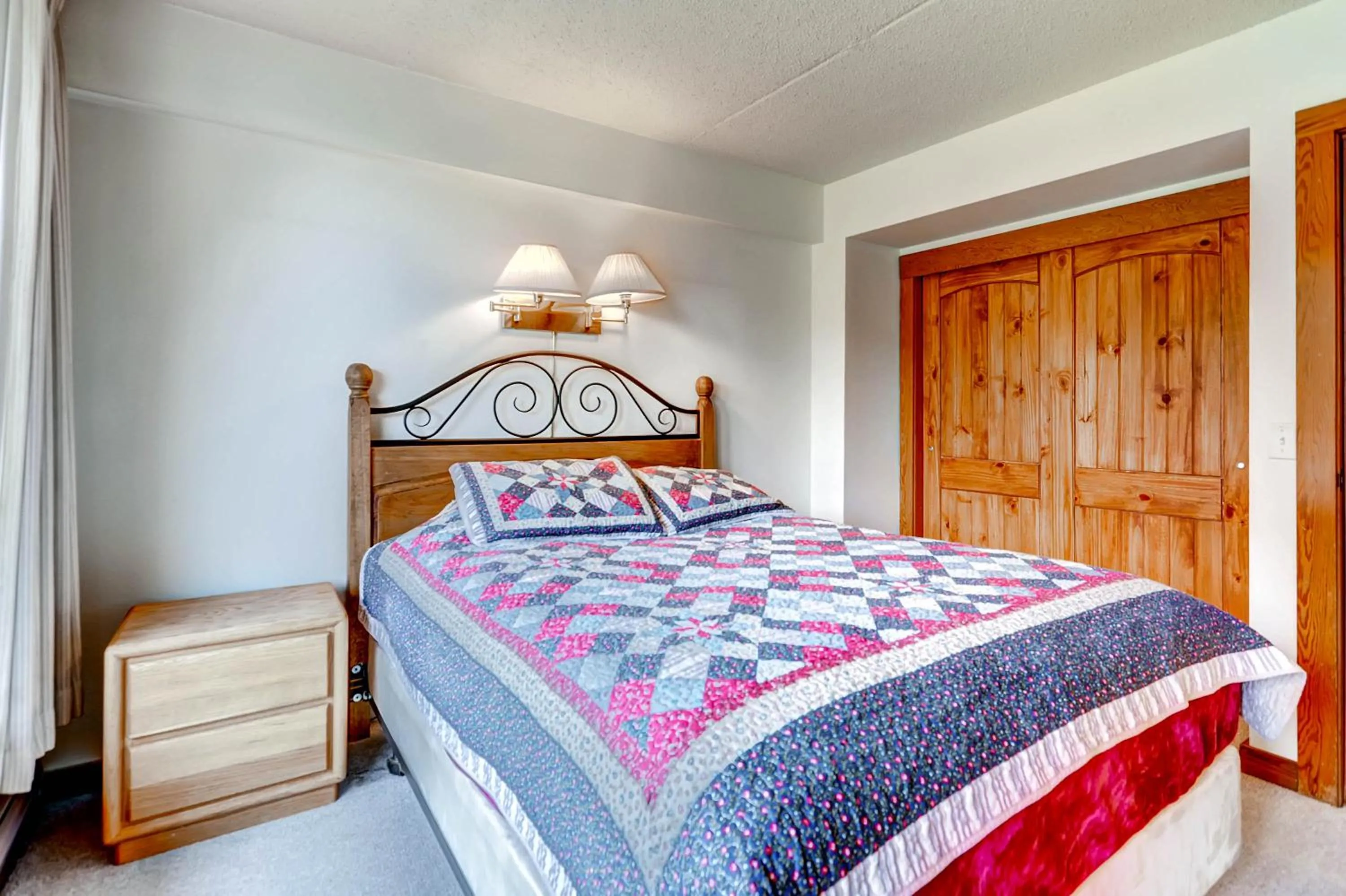 Photo of the whole room, Bed in Lakeside Village by Keystone Resort