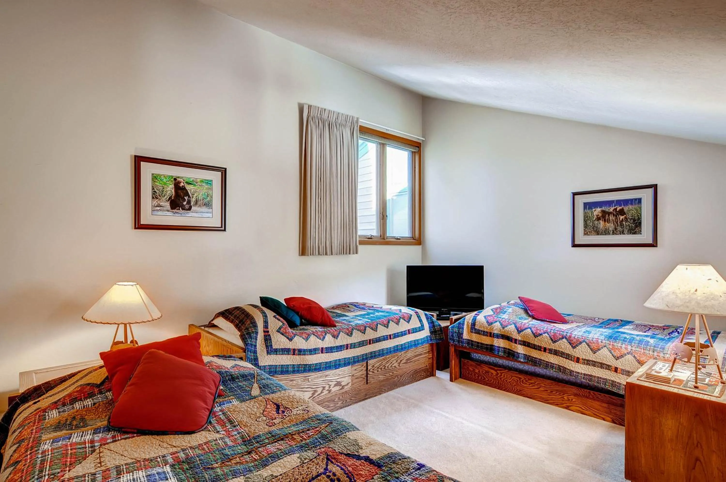 Photo of the whole room, Bed in Lakeside Village by Keystone Resort