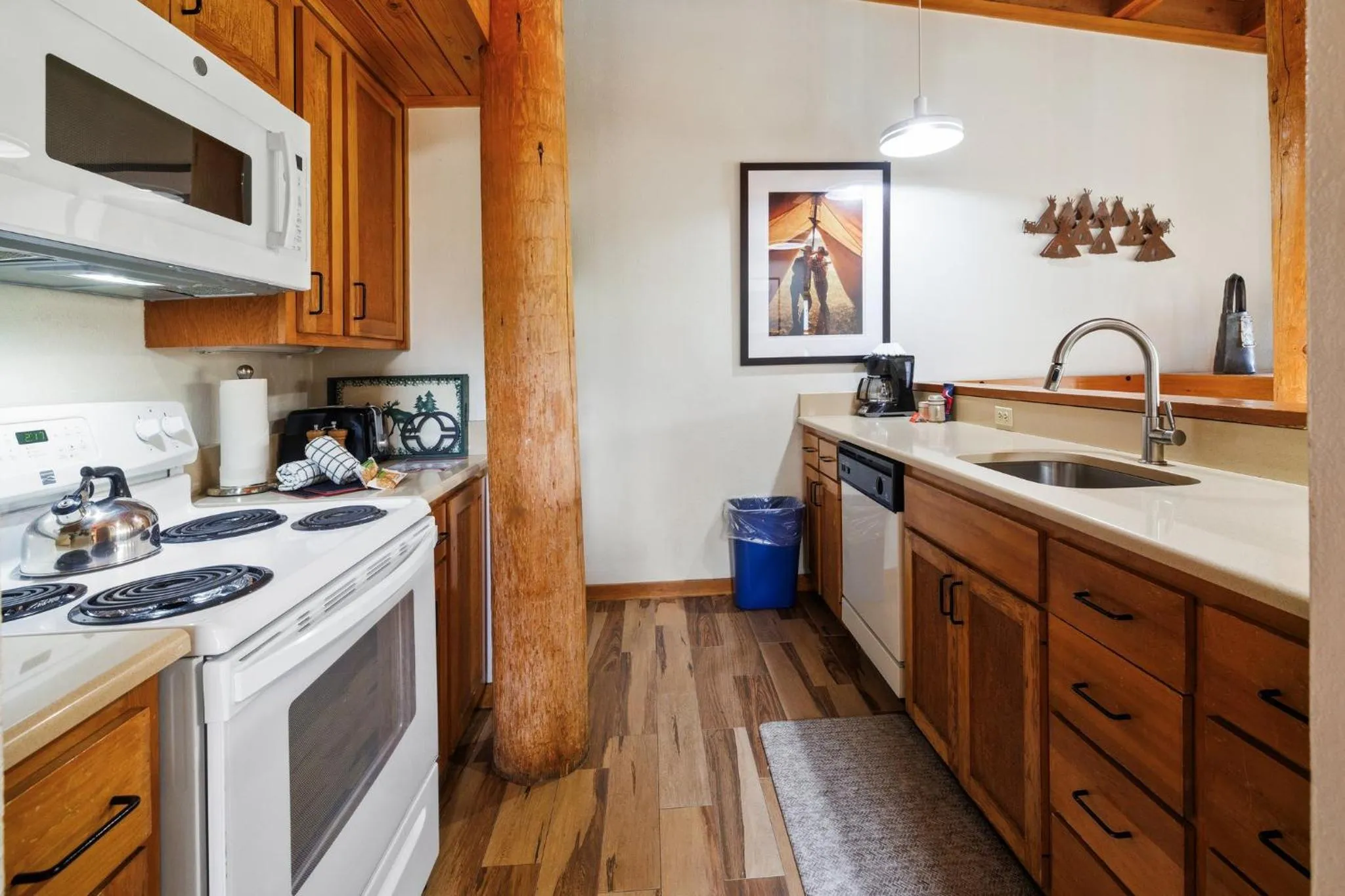 Communal kitchen in Evergreen Condominiums by Keystone Resort