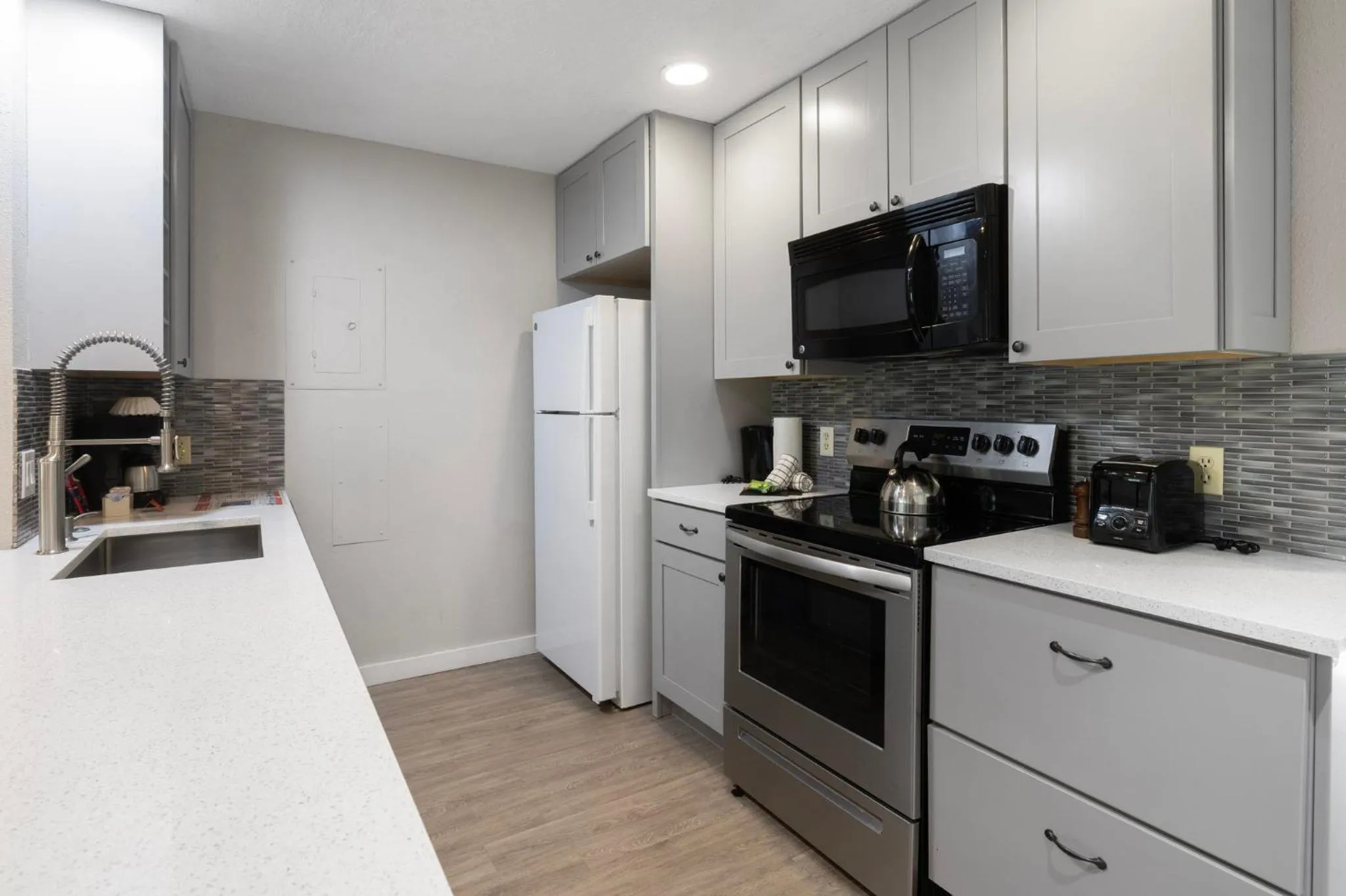 Communal kitchen in Evergreen Condominiums by Keystone Resort