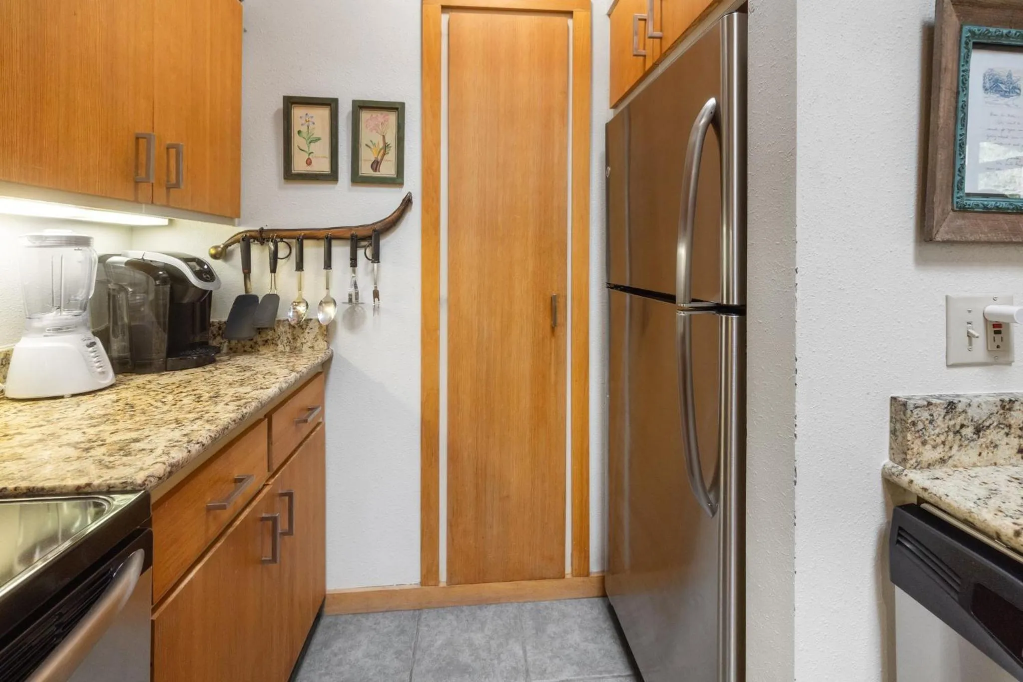 Communal kitchen in Evergreen Condominiums by Keystone Resort