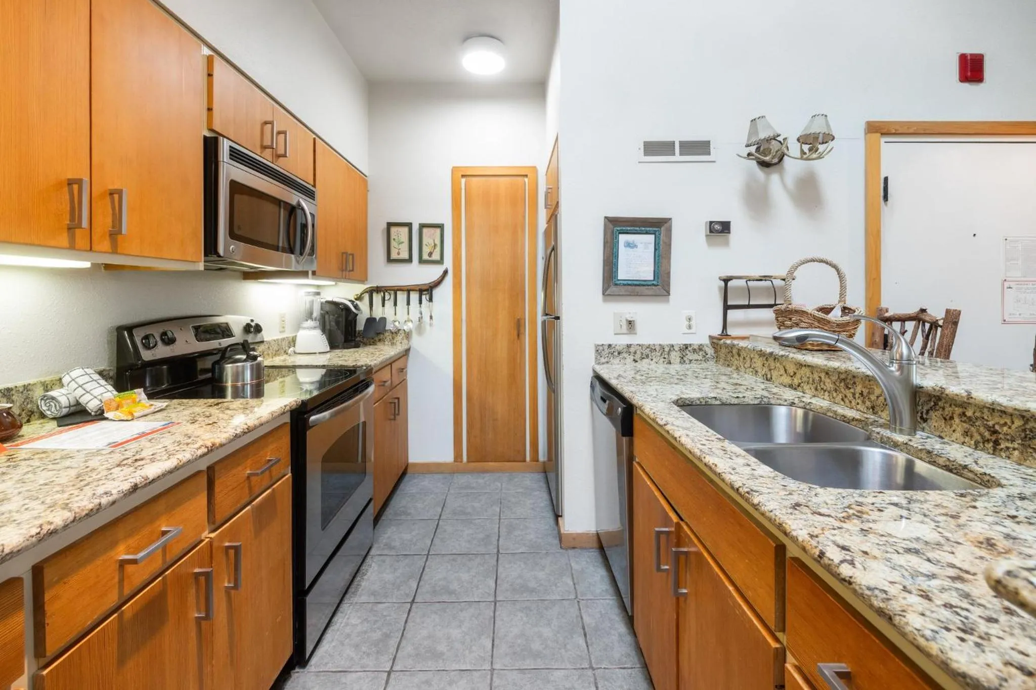 Communal kitchen in Evergreen Condominiums by Keystone Resort
