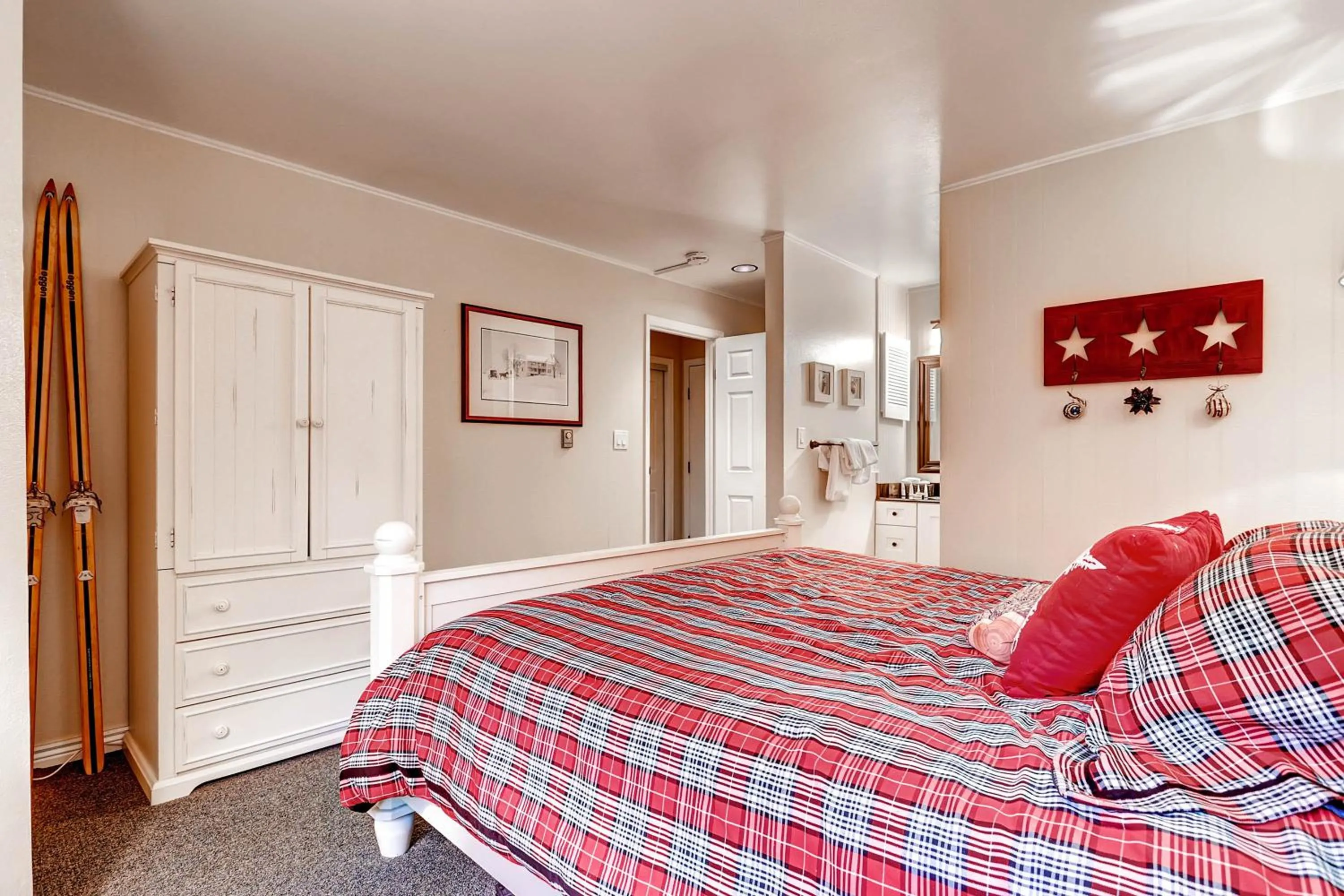 Photo of the whole room, Bed in The Forest Neighborhood by Keystone Resort