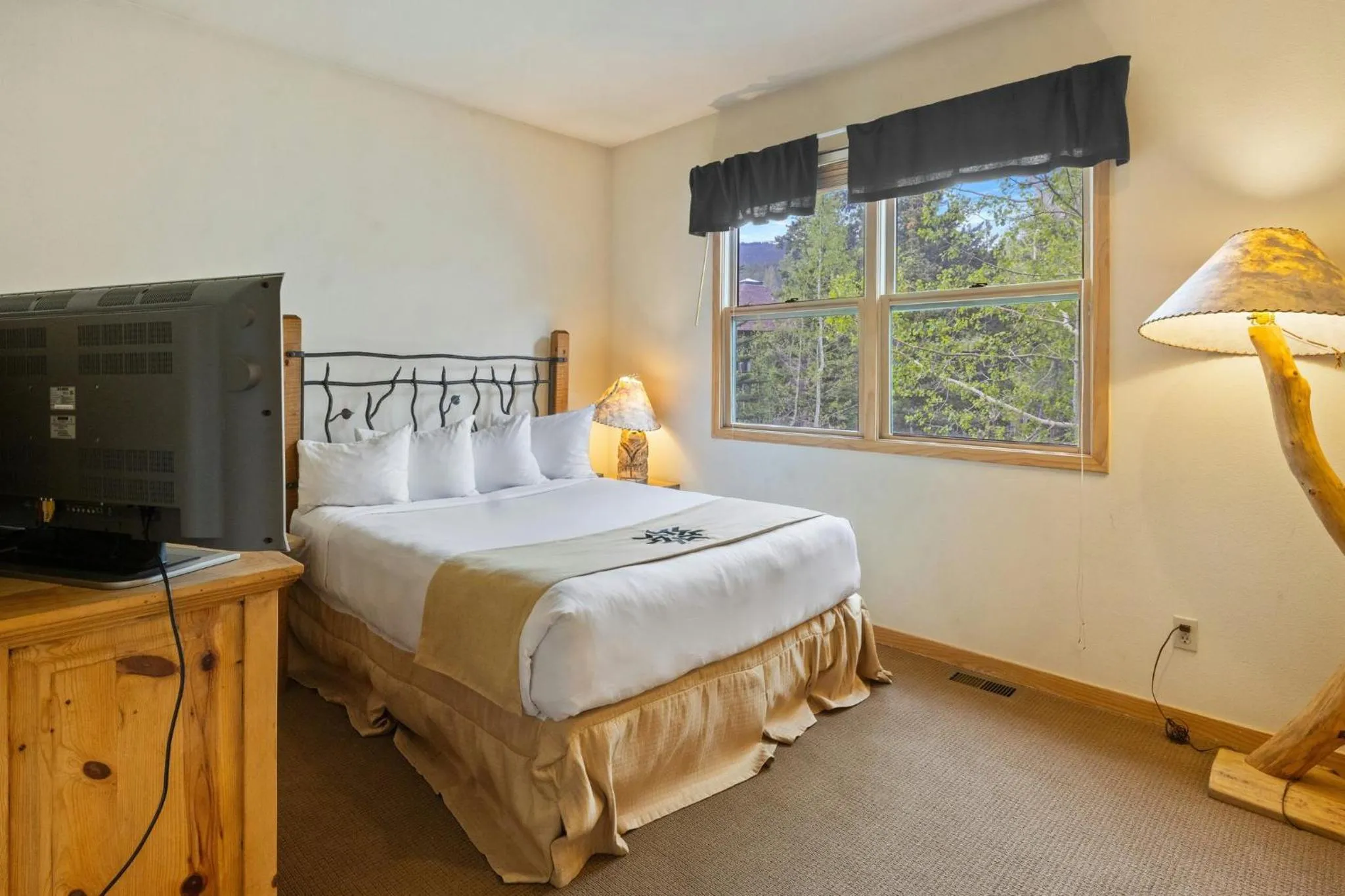Bedroom, Bed in Forest Condominiums by Vail Resorts