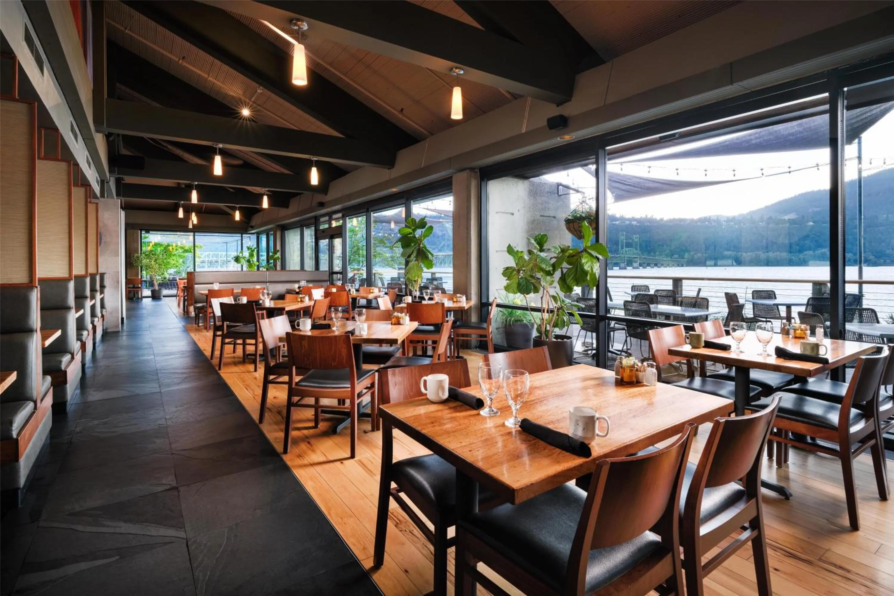 Restaurant/places to eat in Best Western Plus Hood River Inn