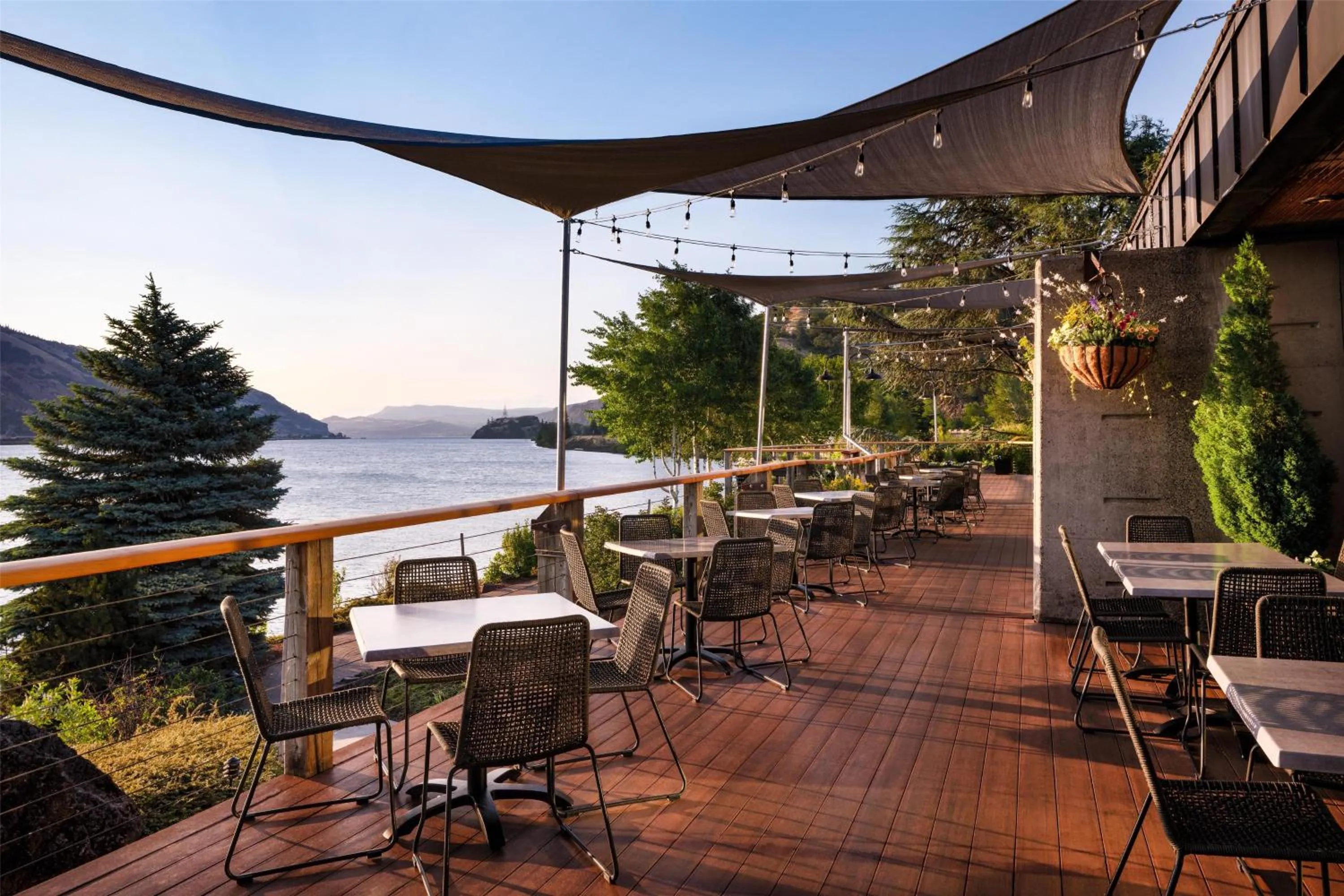 Restaurant/places to eat in Best Western Plus Hood River Inn