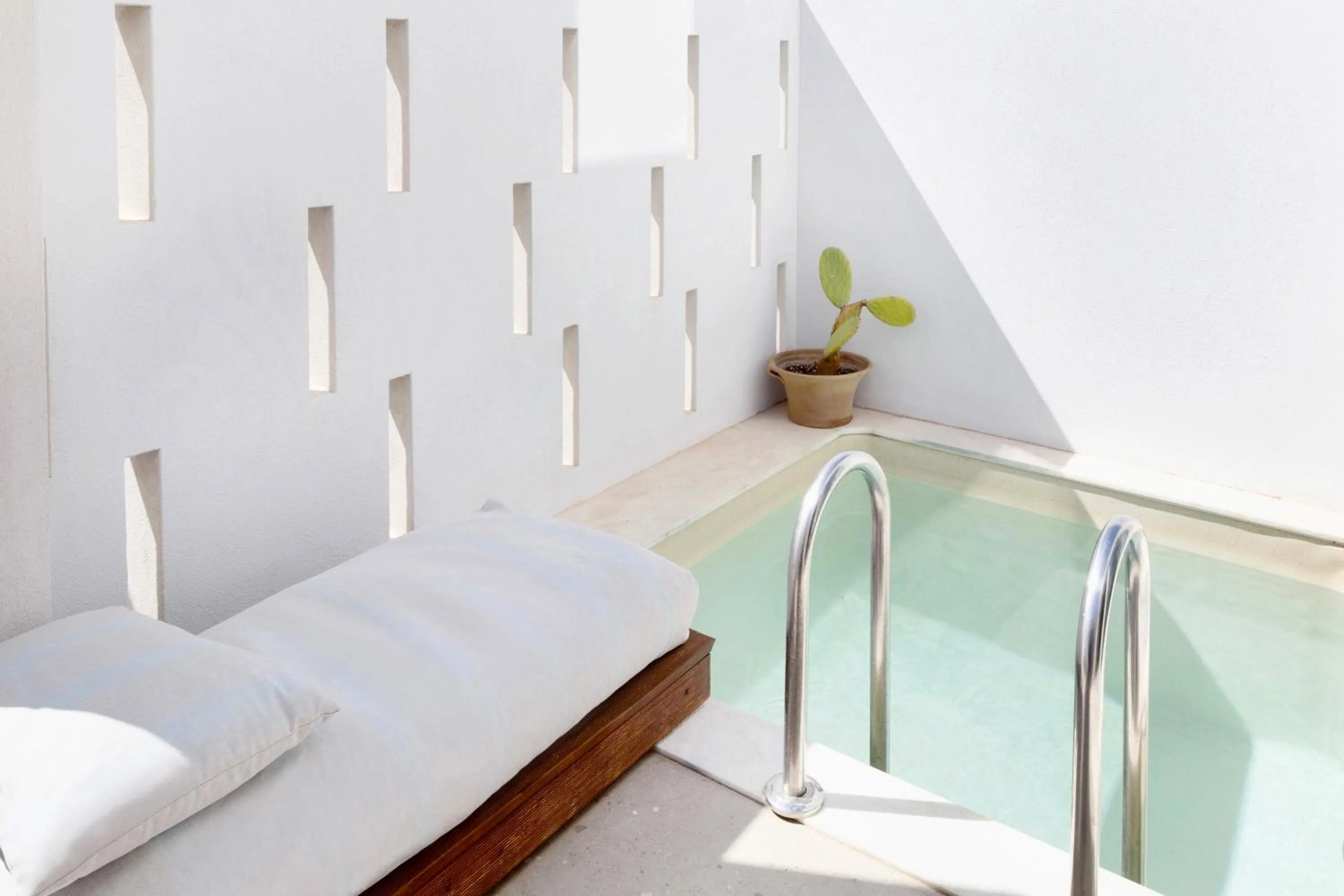 Swimming pool in ALERÓ Seaside Skyros Resort