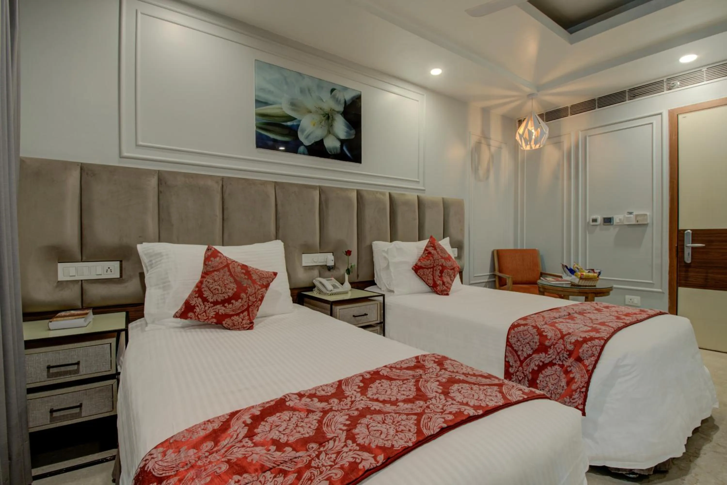 Bed in Iris Park Hotel New Delhi