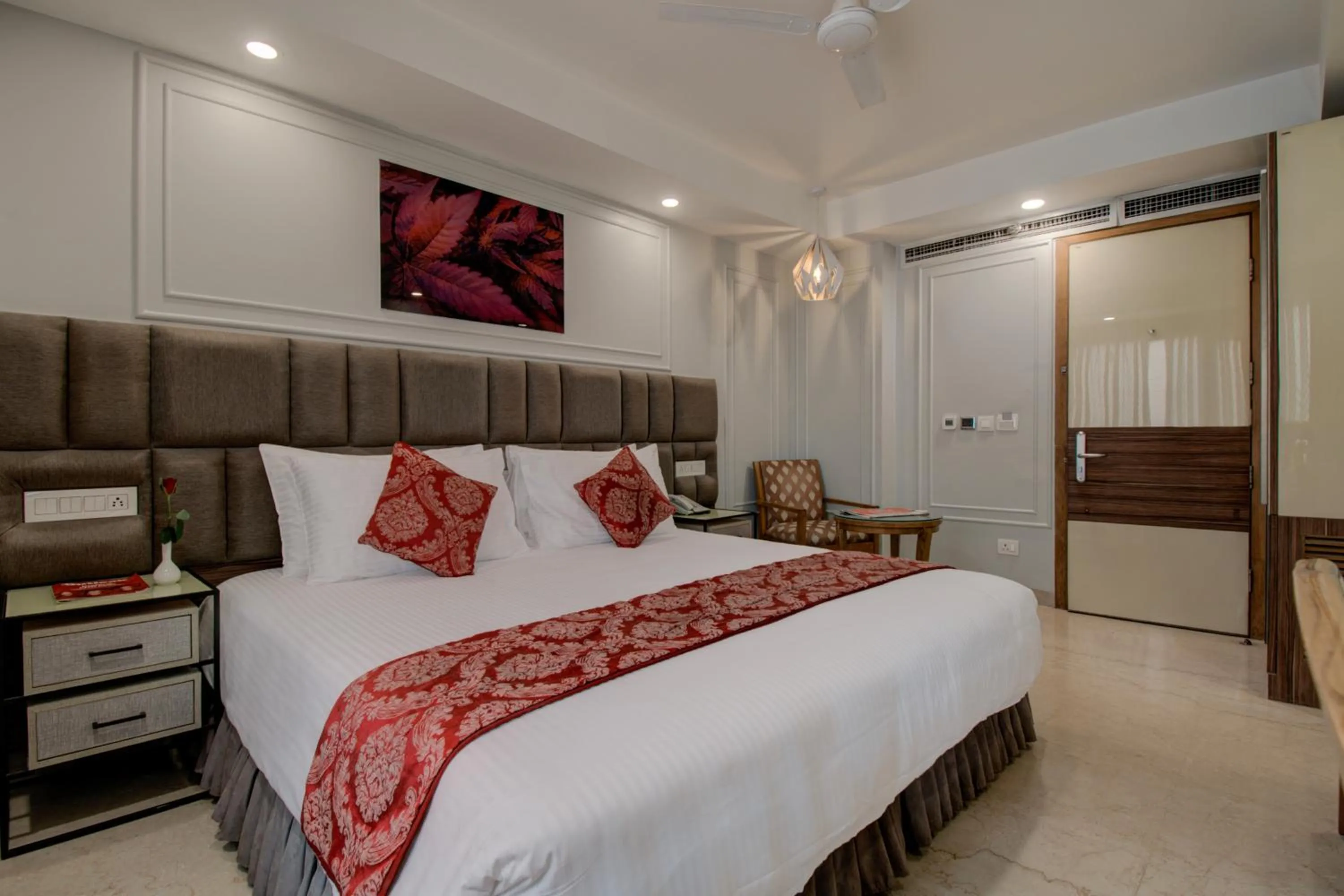 Bed in Iris Park Hotel New Delhi