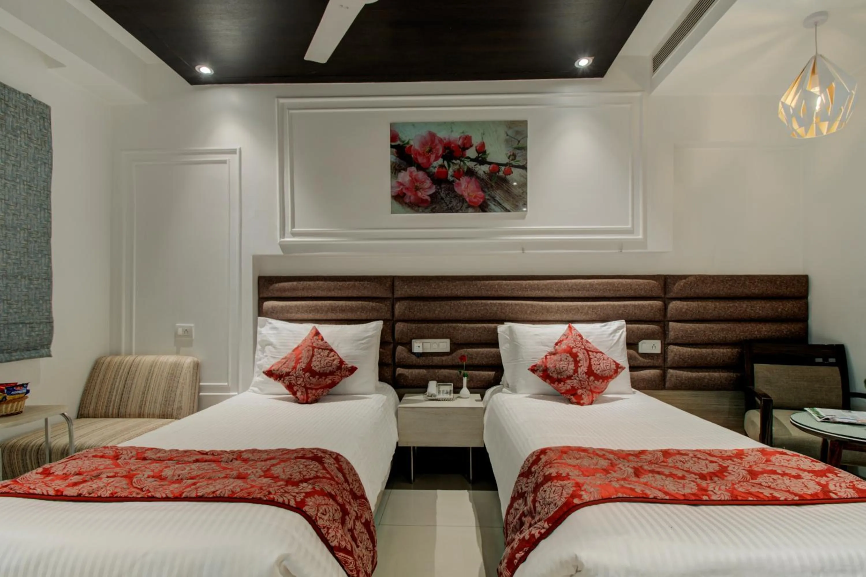 Bed in Iris Park Hotel New Delhi