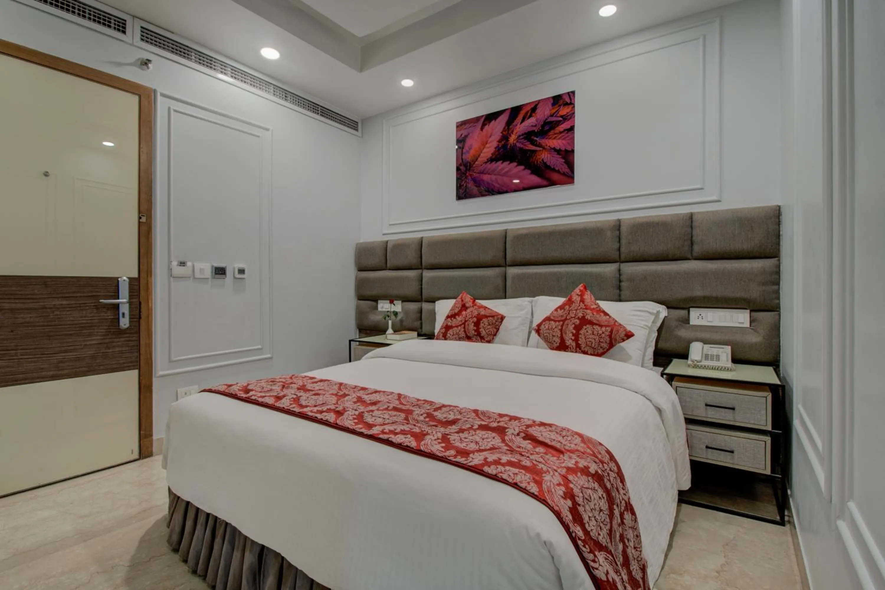 Bedroom, Bed in Iris Park Hotel New Delhi