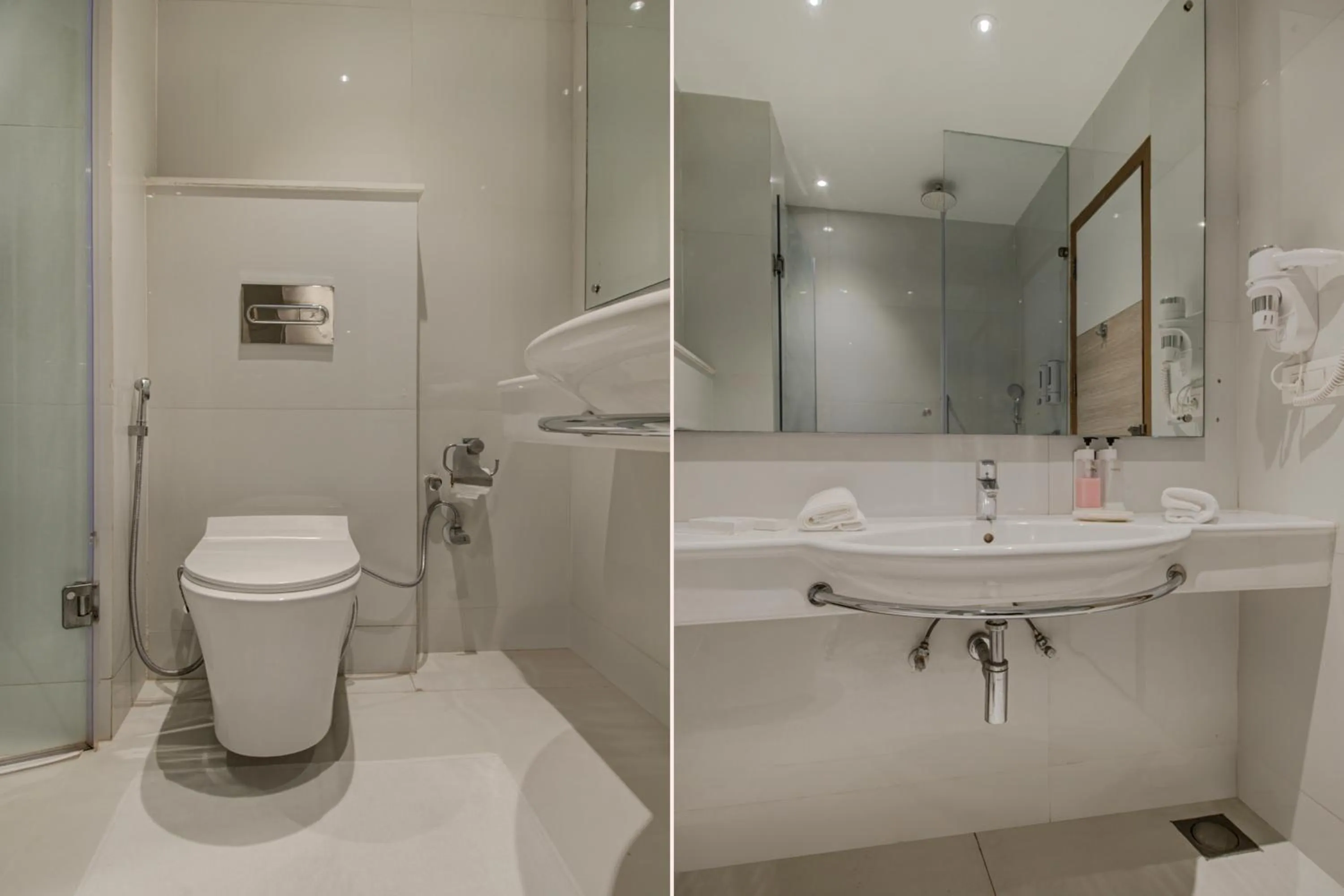 Bathroom in Iris Park Hotel New Delhi