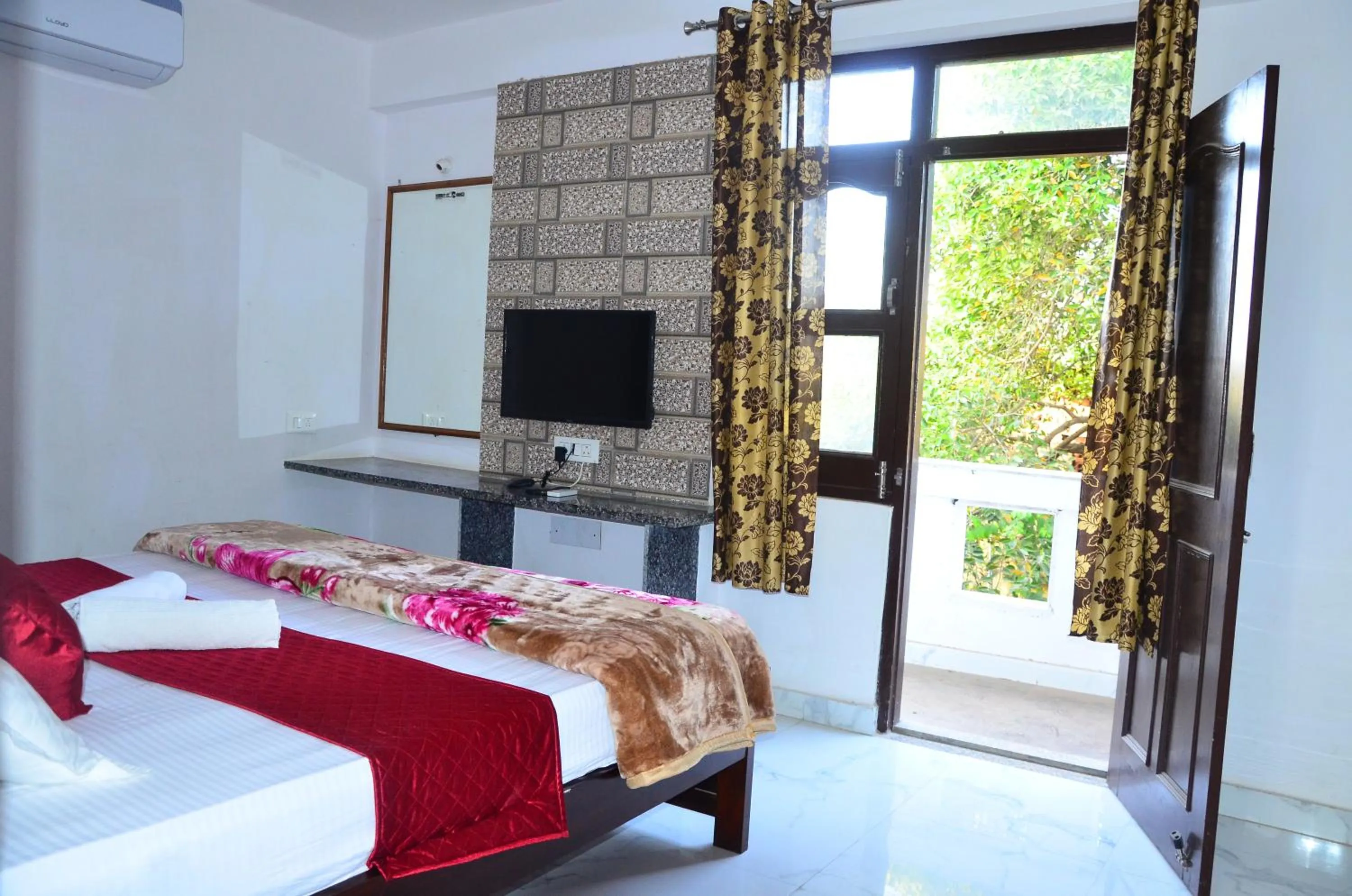 TV and multimedia, Bed in Brahma Paradise , A heritage haveli