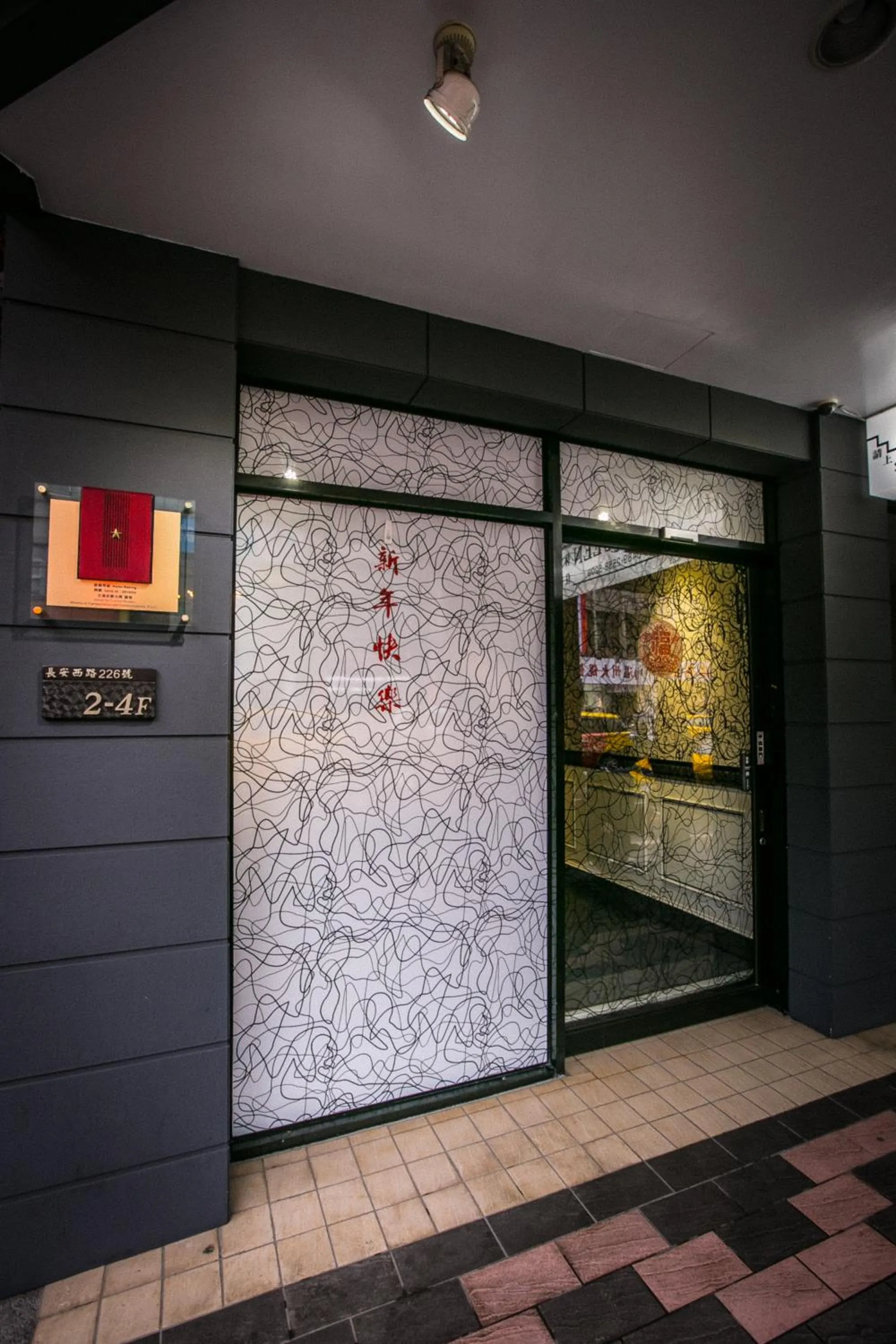 Facade/entrance in Queens Hotel