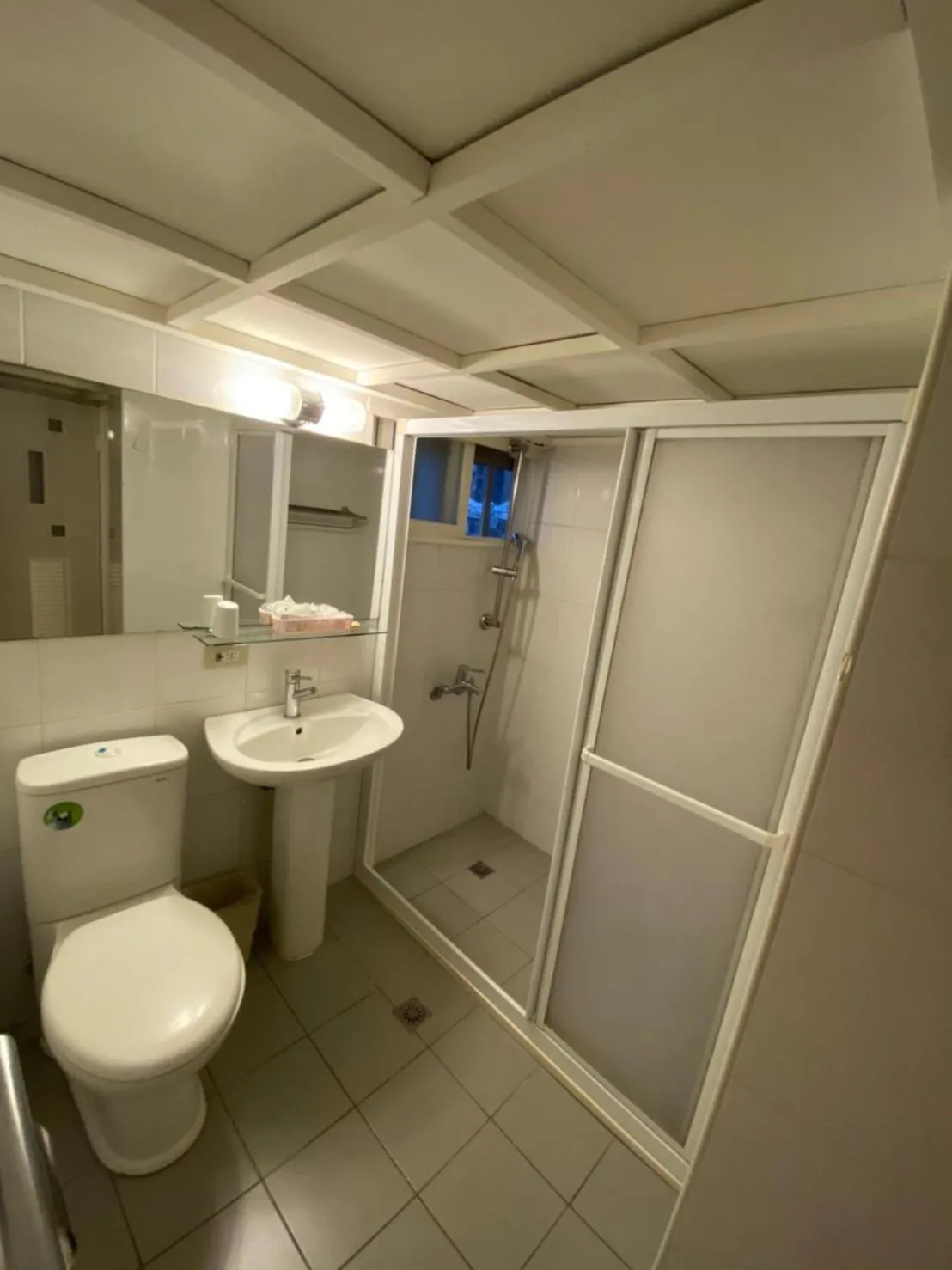 Shower in Queens Hotel