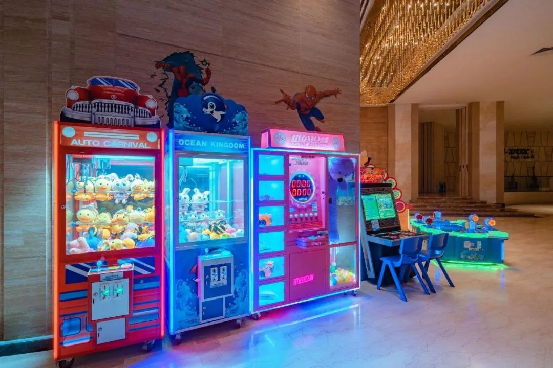 Communal lounge/ TV room in Huidong Regal Palace Resort