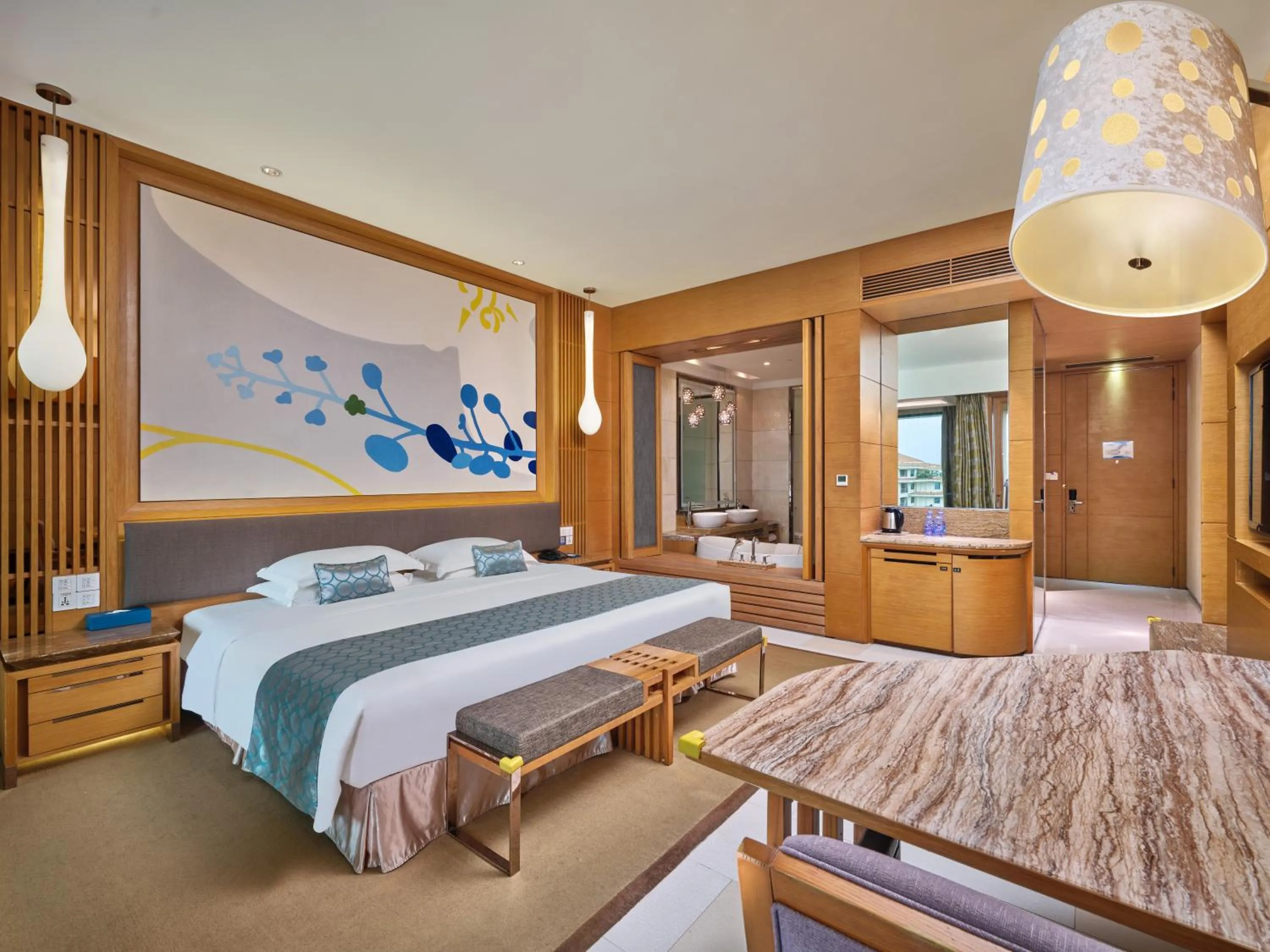 Photo of the whole room, Bed in Huidong Regal Palace Resort