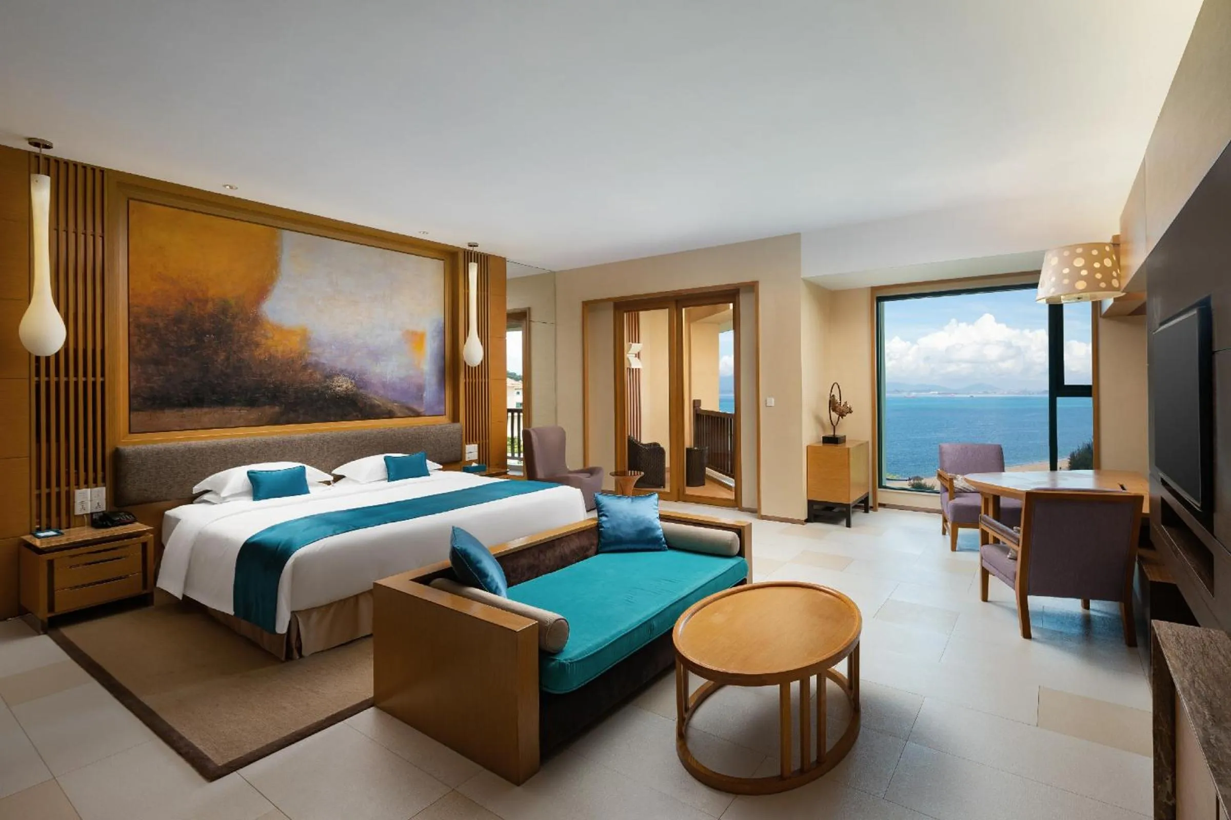 Photo of the whole room, Bed in Huidong Regal Palace Resort