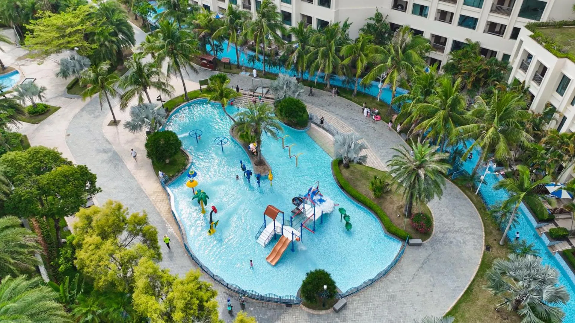 Swimming pool in Huidong Regal Palace Resort