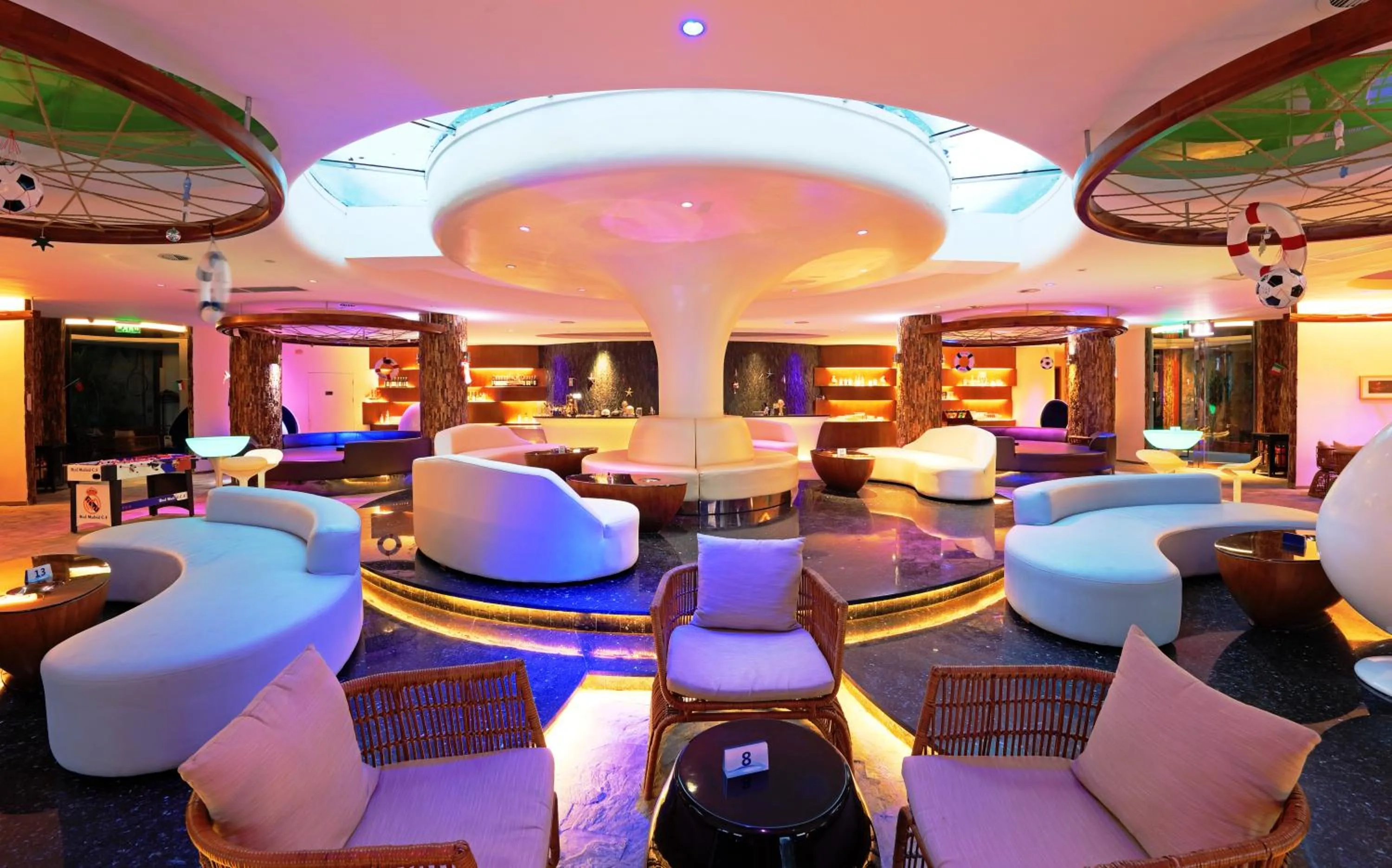 Evening entertainment in Huidong Regal Palace Resort