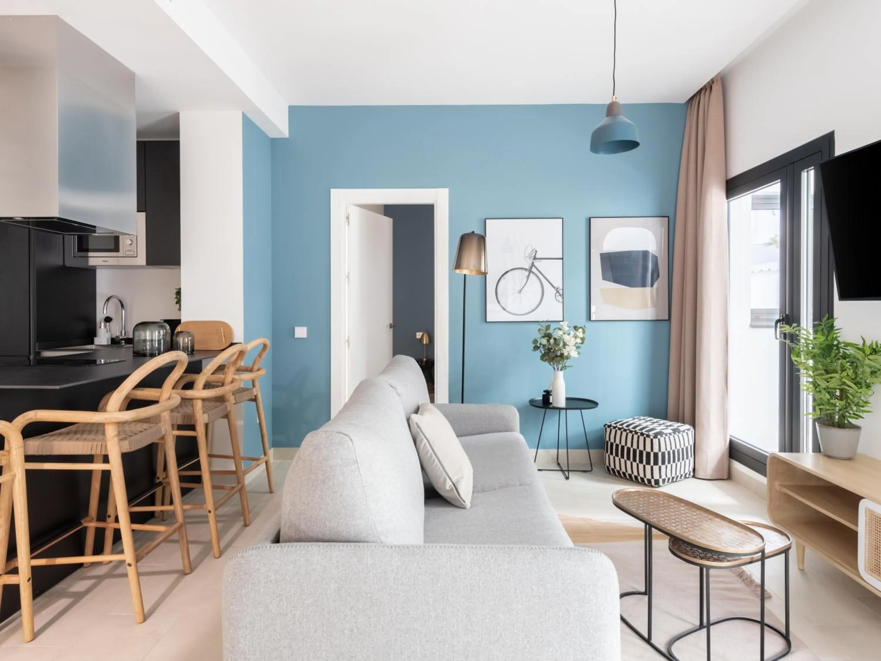 Living room in Limehome Sevilla Calle Torcuato Luca de Tena - Digital Access