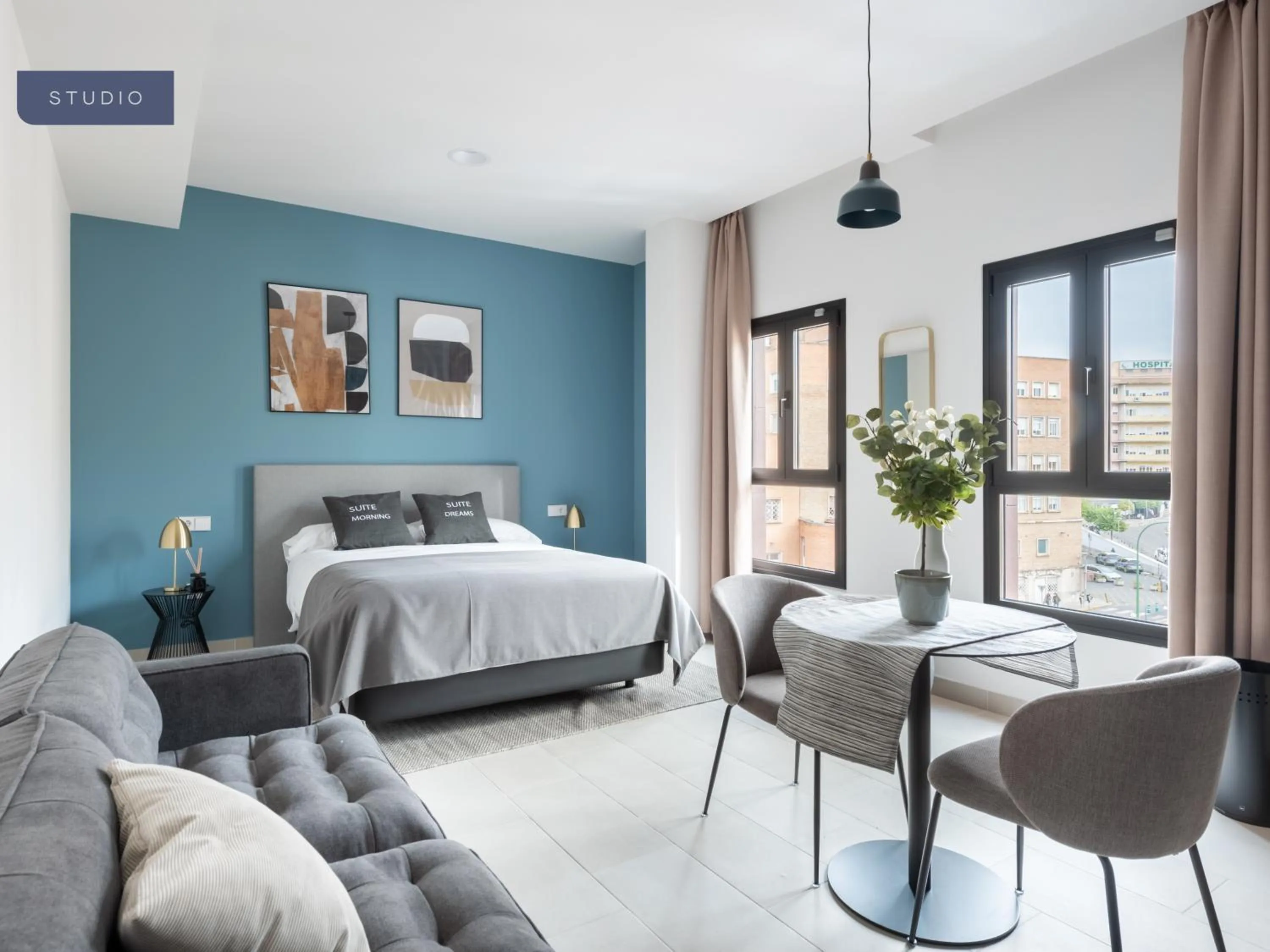 Bed in Limehome Sevilla Calle Torcuato Luca de Tena - Digital Access