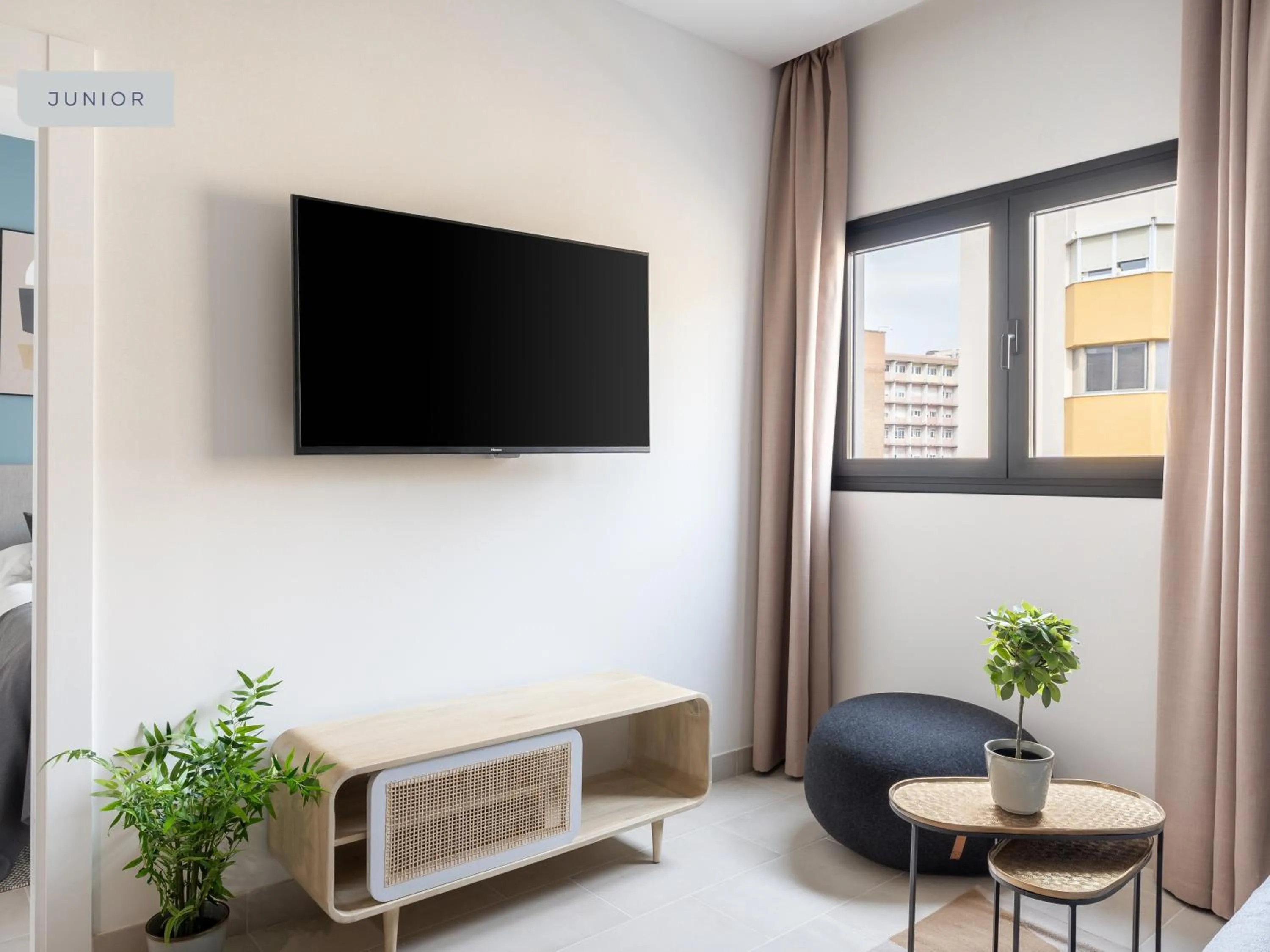 TV and multimedia in Limehome Sevilla Calle Torcuato Luca de Tena - Digital Access