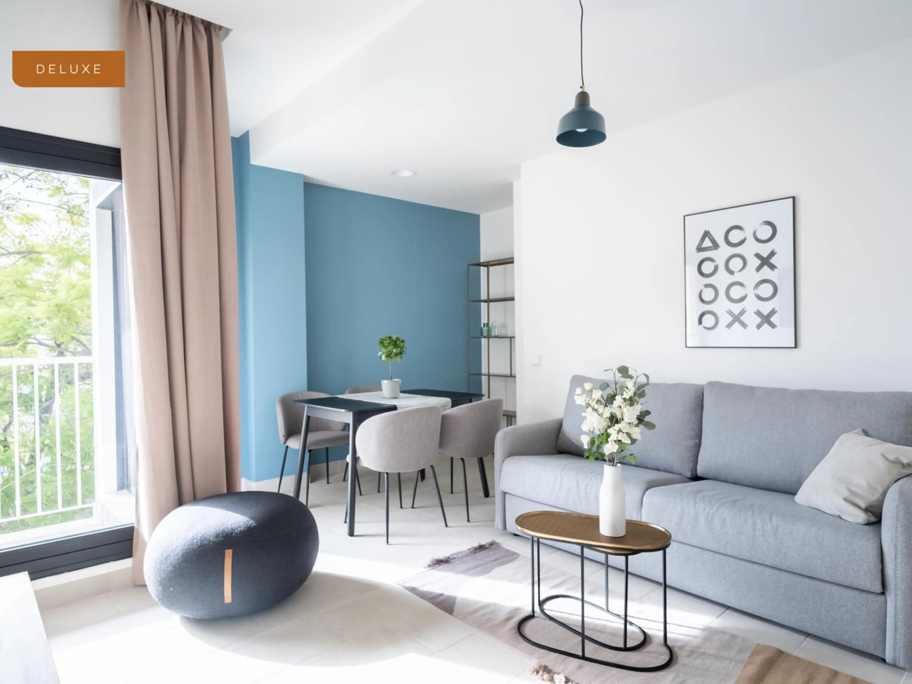 Photo of the whole room in Limehome Sevilla Calle Torcuato Luca de Tena - Digital Access