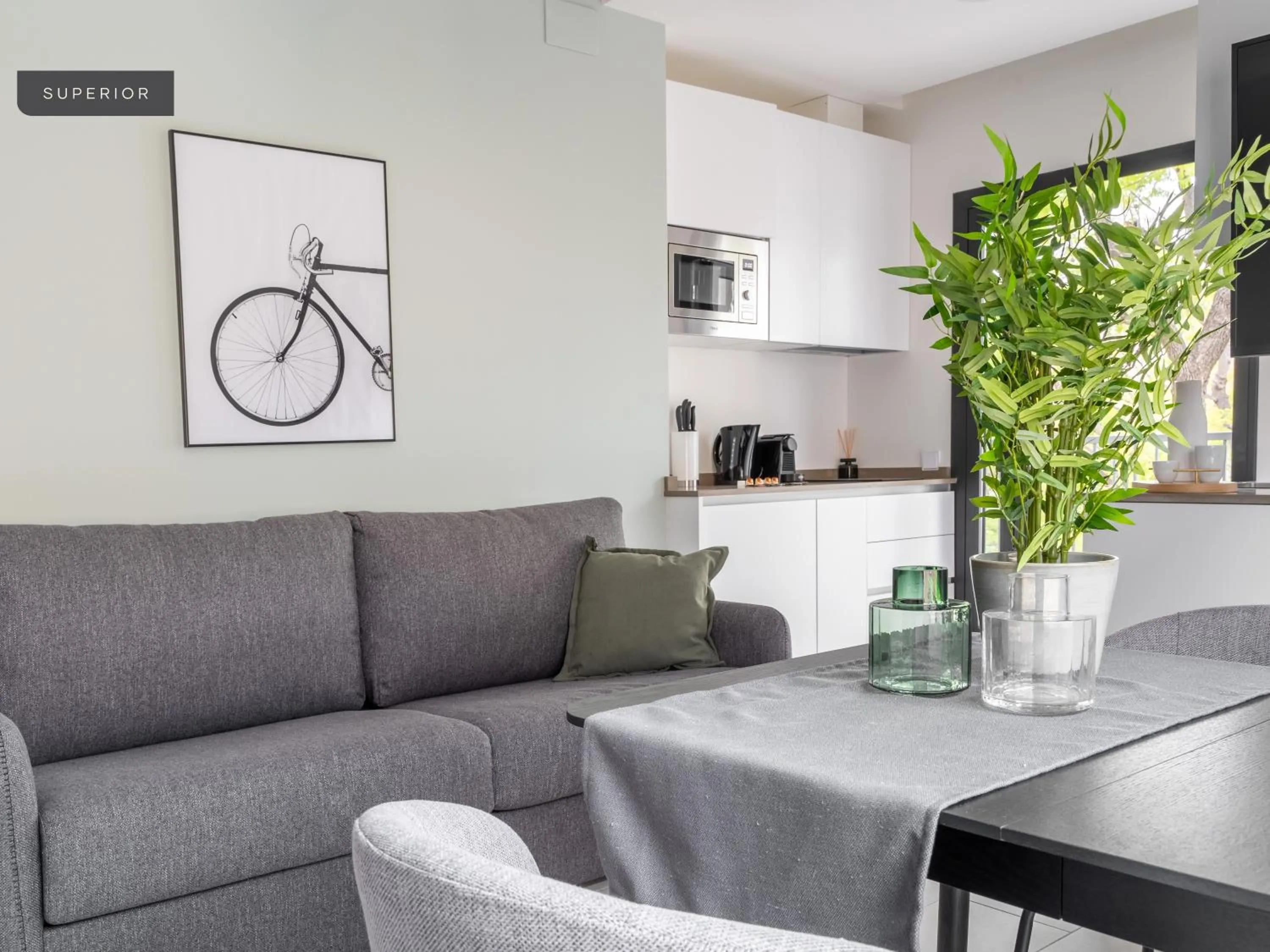 Living room in Limehome Sevilla Calle Torcuato Luca de Tena - Digital Access