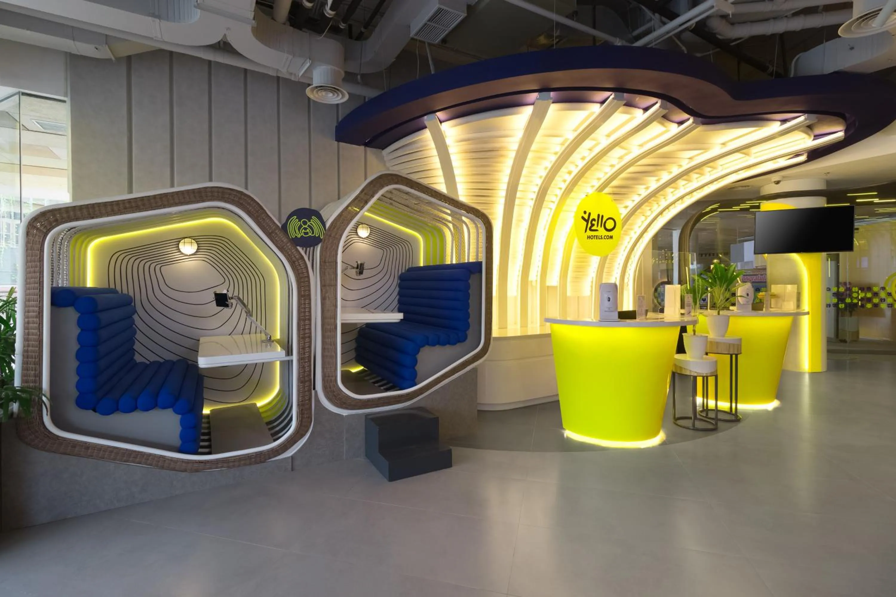 Lobby or reception in YELLO Hotel Kuta Beachwalk Bali