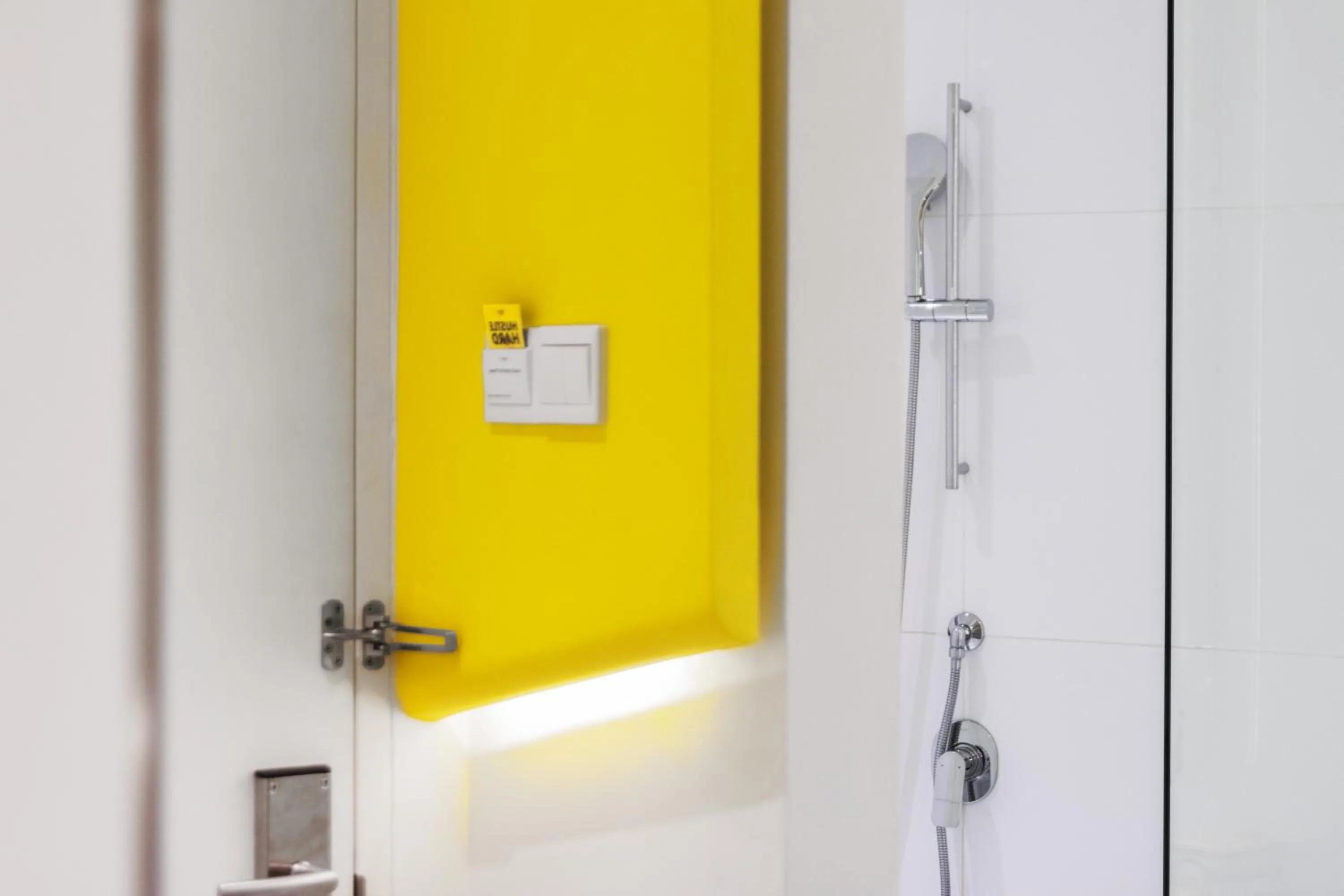 Shower in YELLO Hotel Kuta Beachwalk Bali