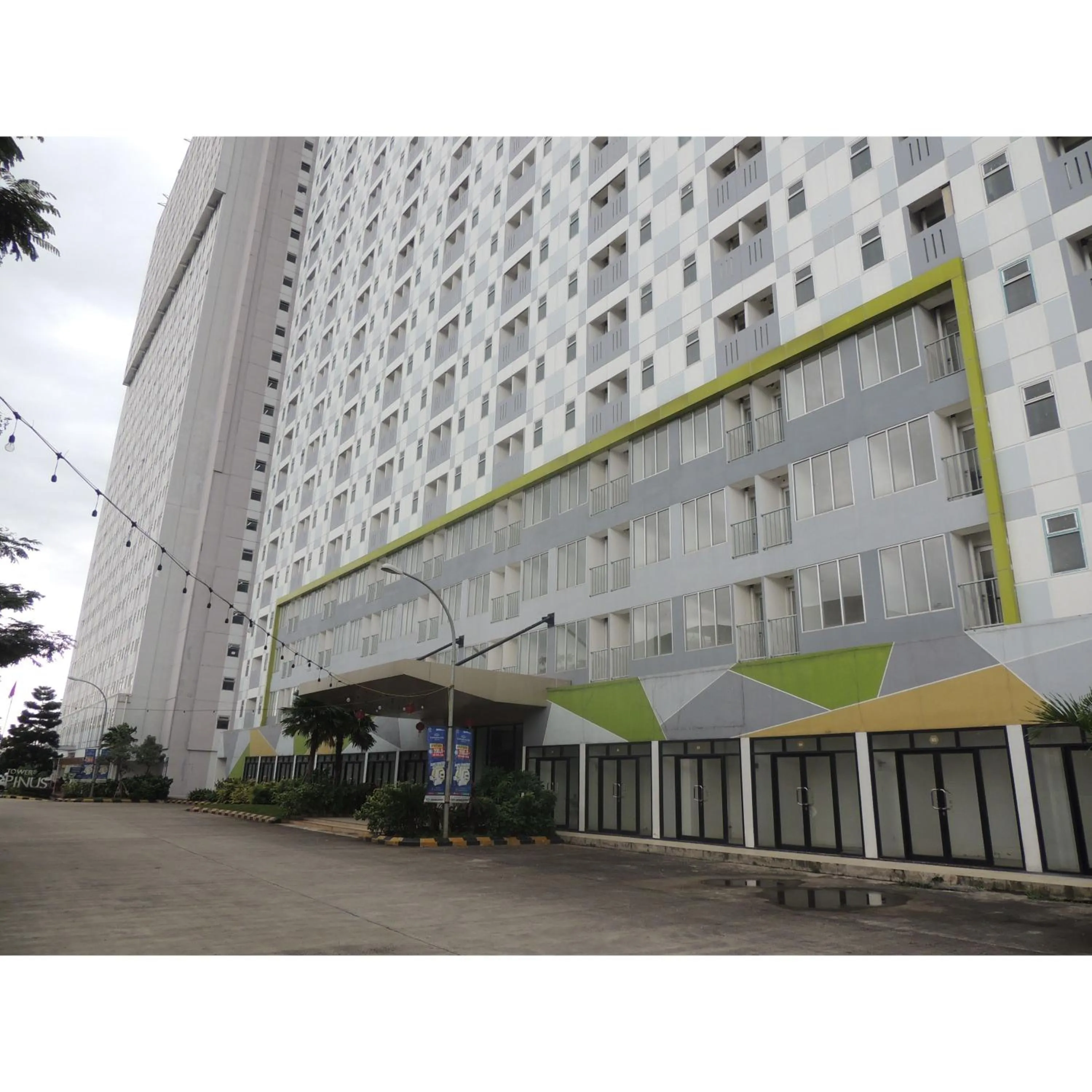 Property building in Reva Room on Gunung Putri Square Apartment