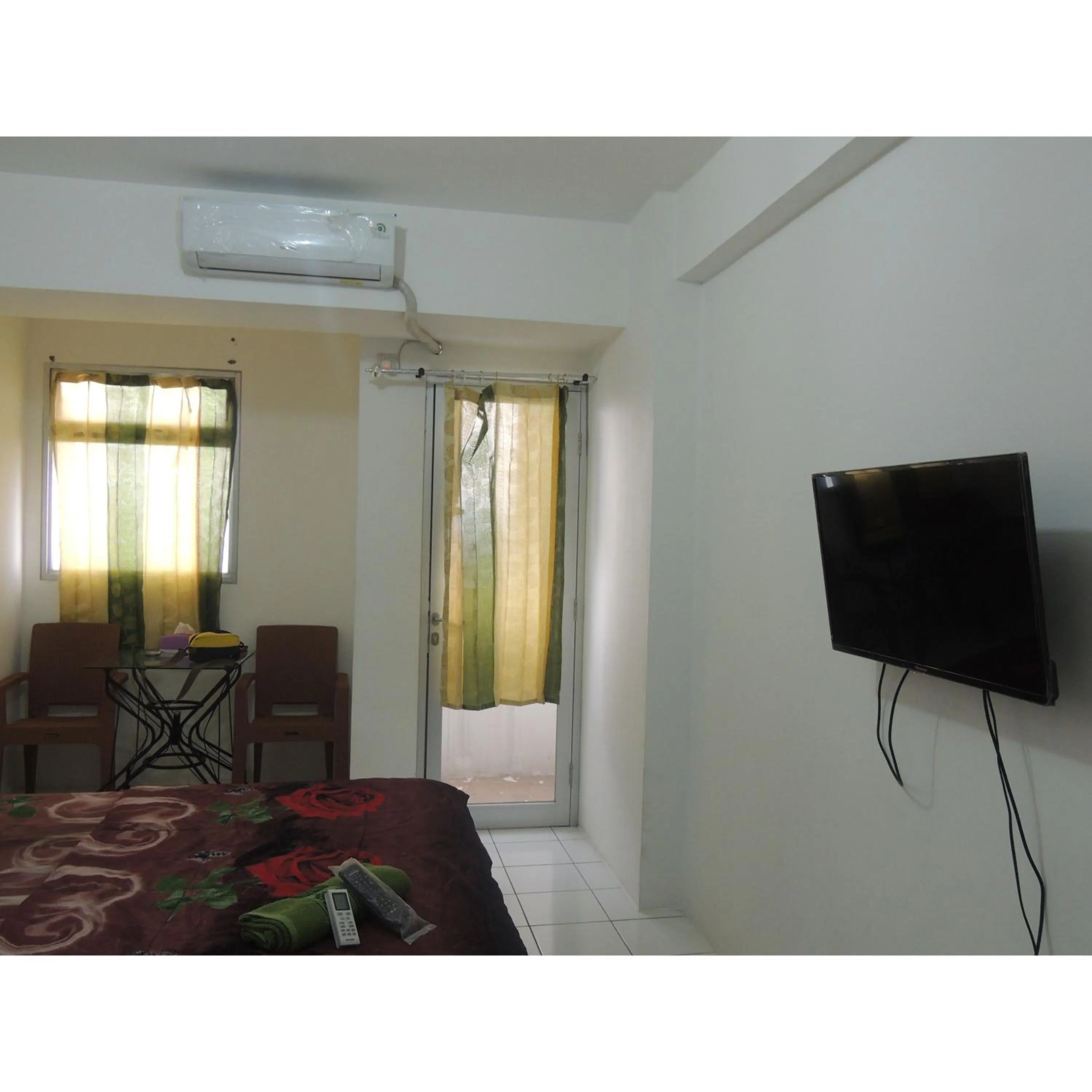 Photo of the whole room in Reva Room on Gunung Putri Square Apartment