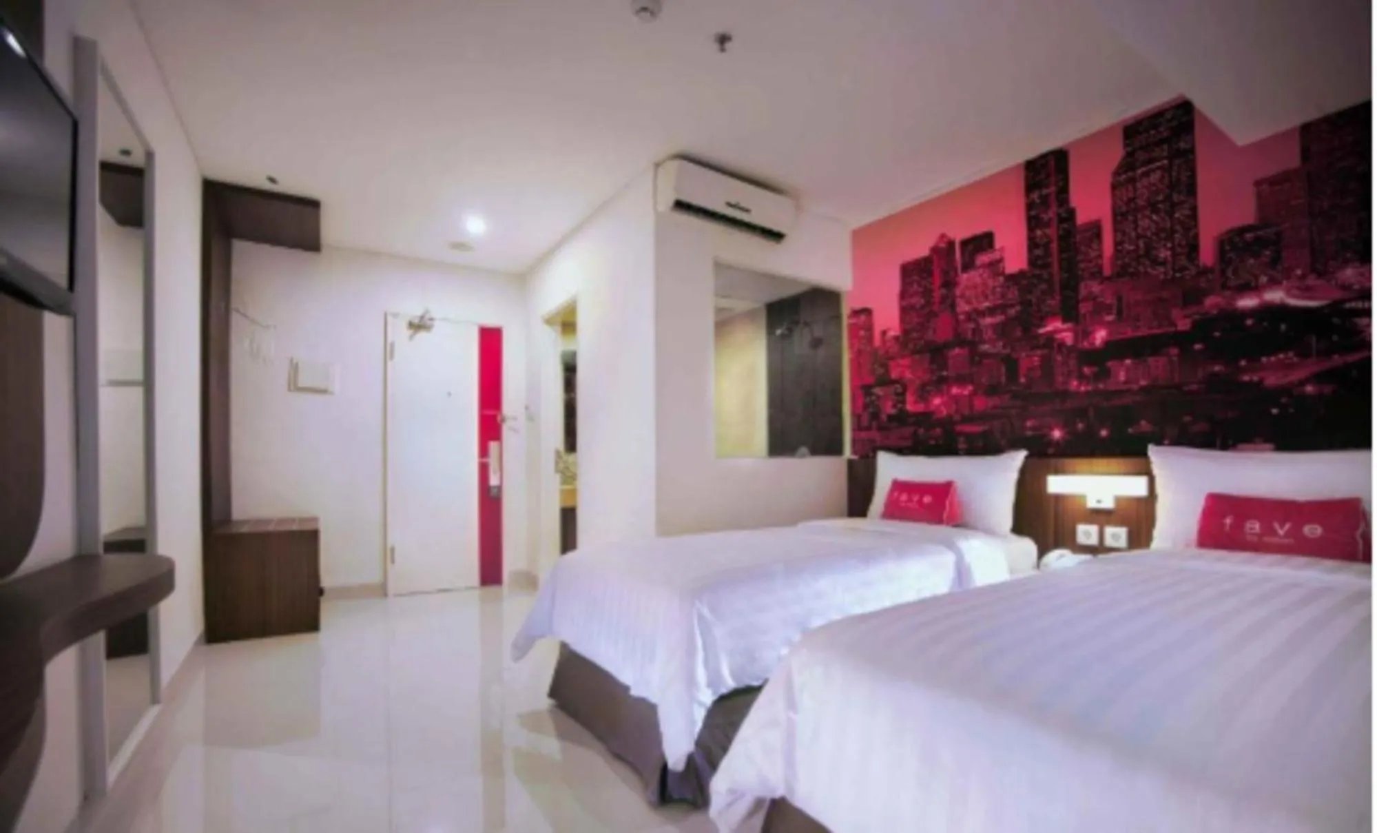 Bedroom, Bed in favehotel PGC Cililitan