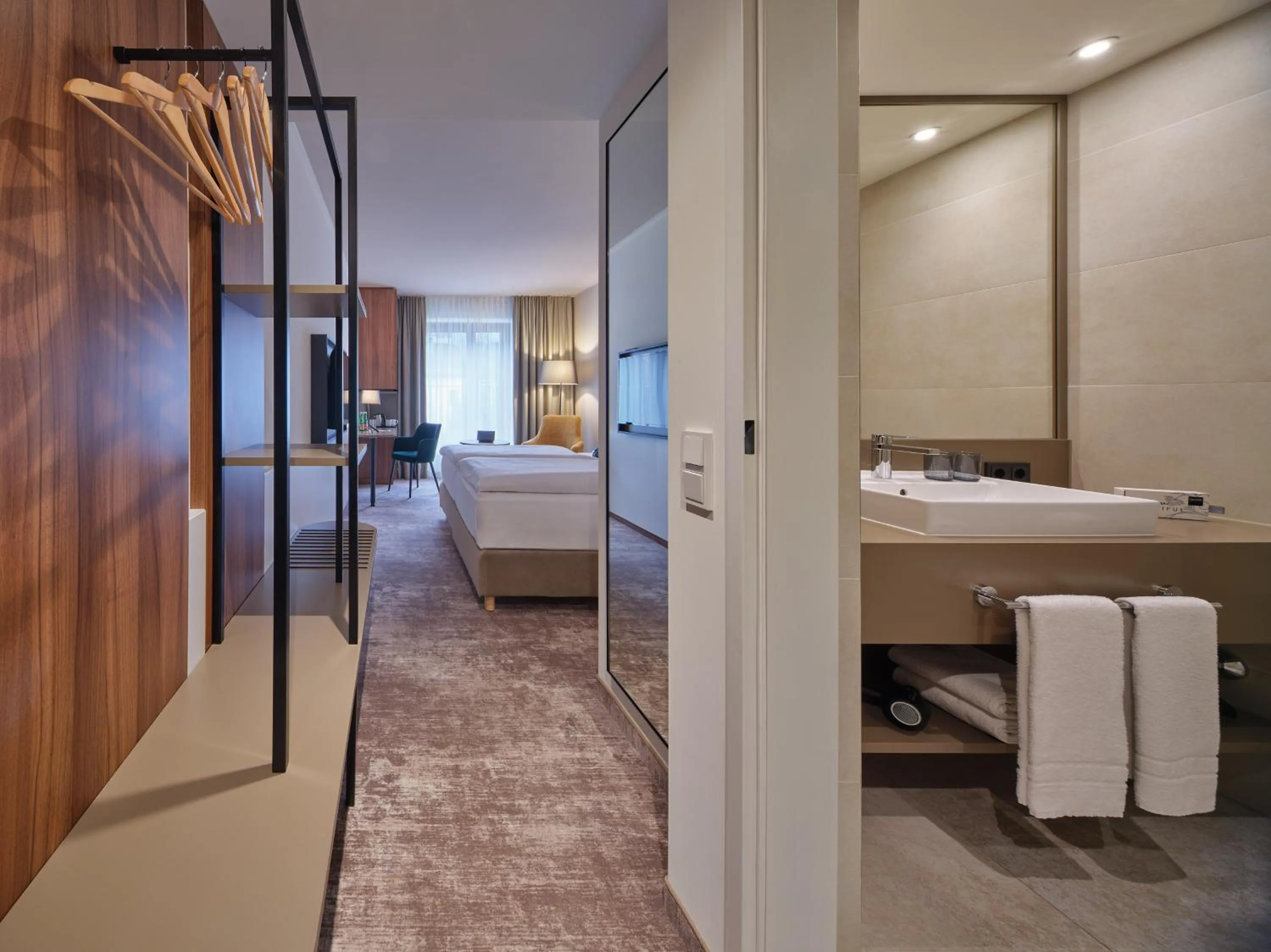 Bedroom, Bed in Dorint City-Hotel Salzburg