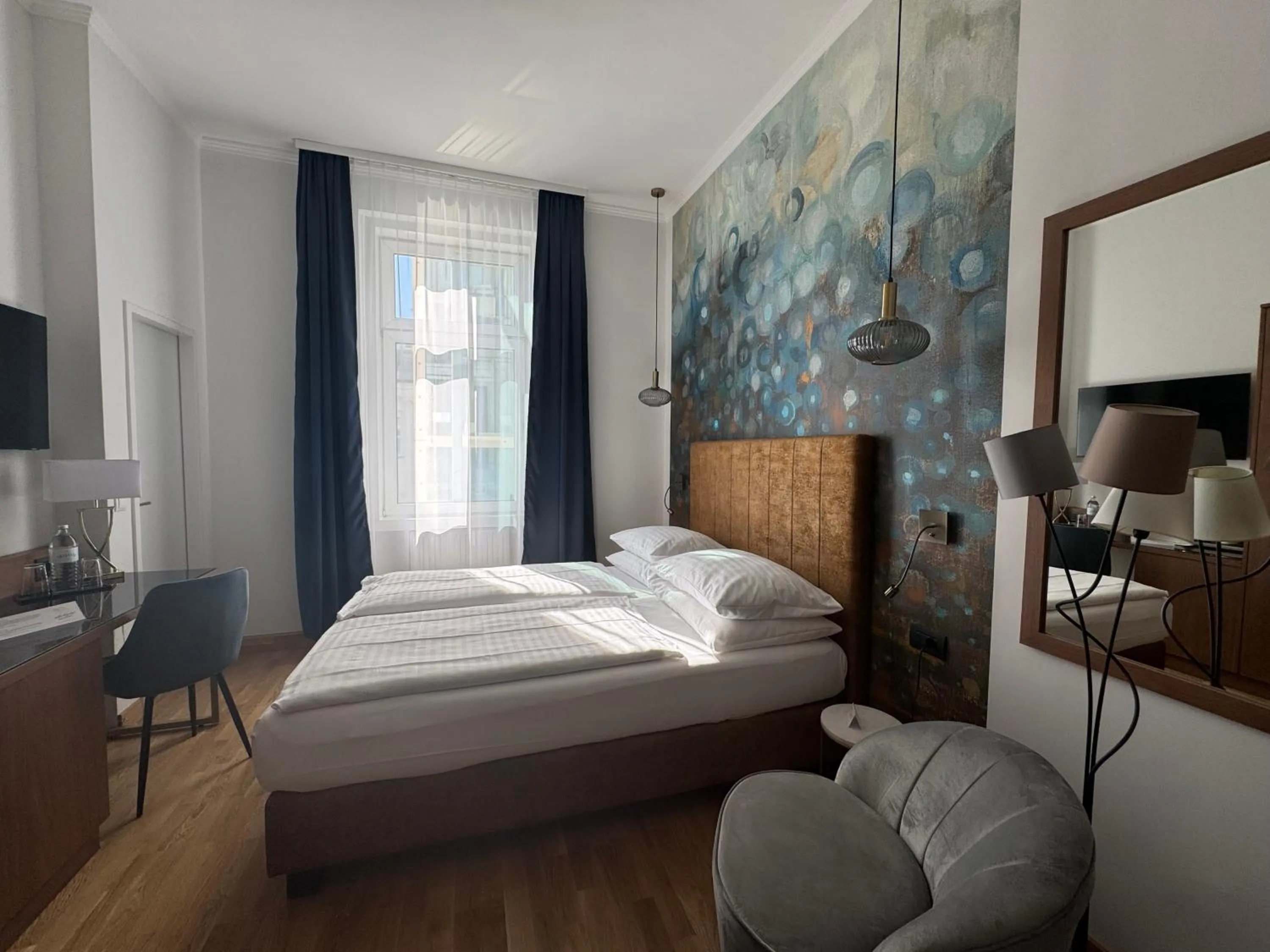 Bedroom, Bed in Hotel Secession an der Oper