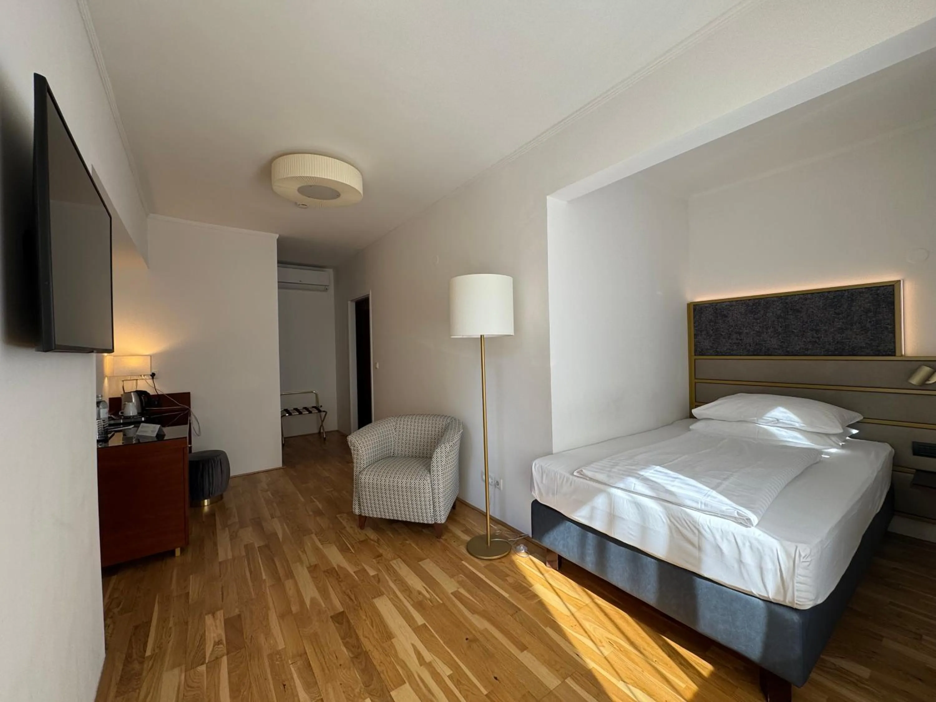 Bedroom, Bed in Hotel Secession an der Oper