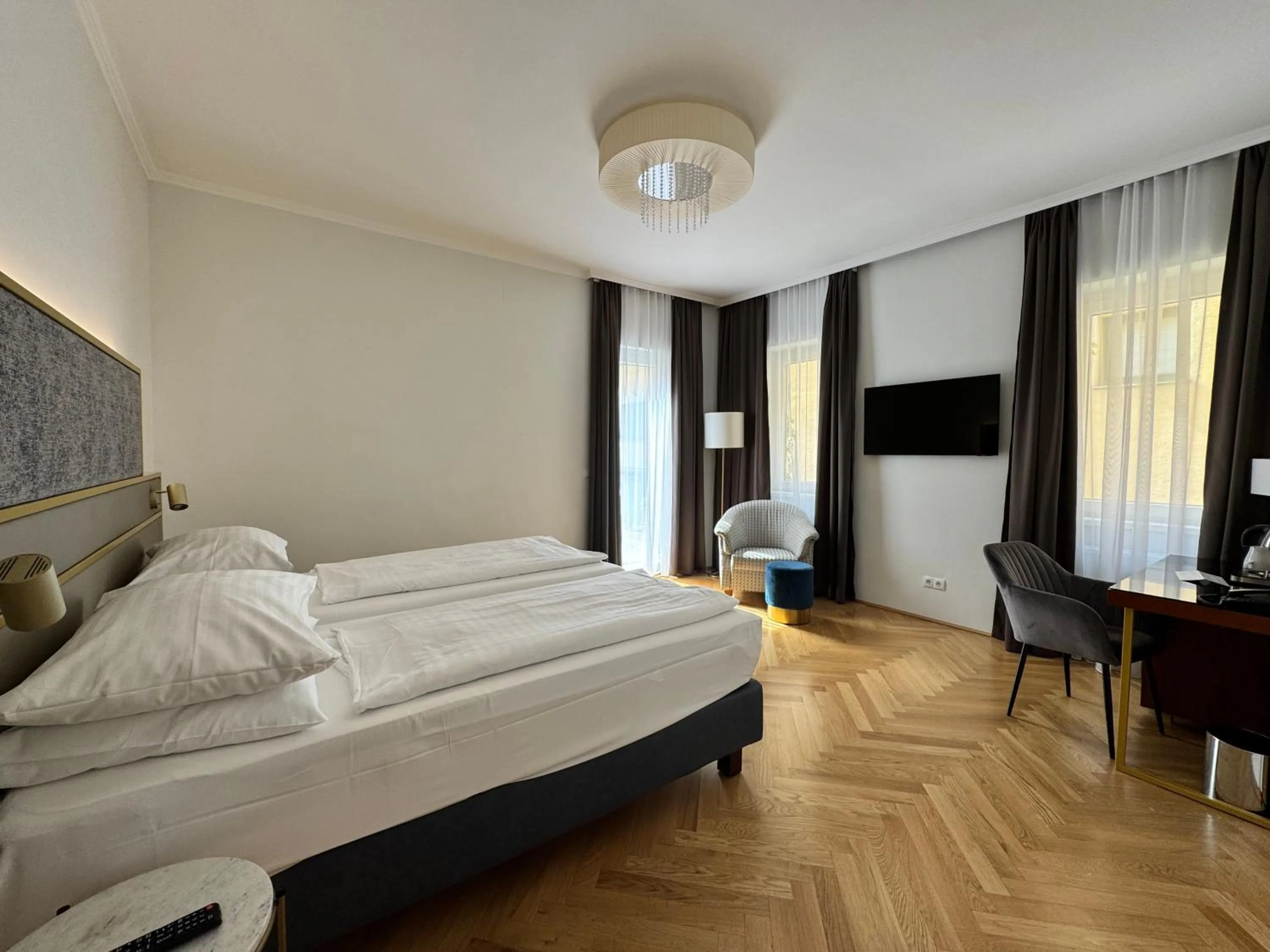 Bedroom, Bed in Hotel Secession an der Oper