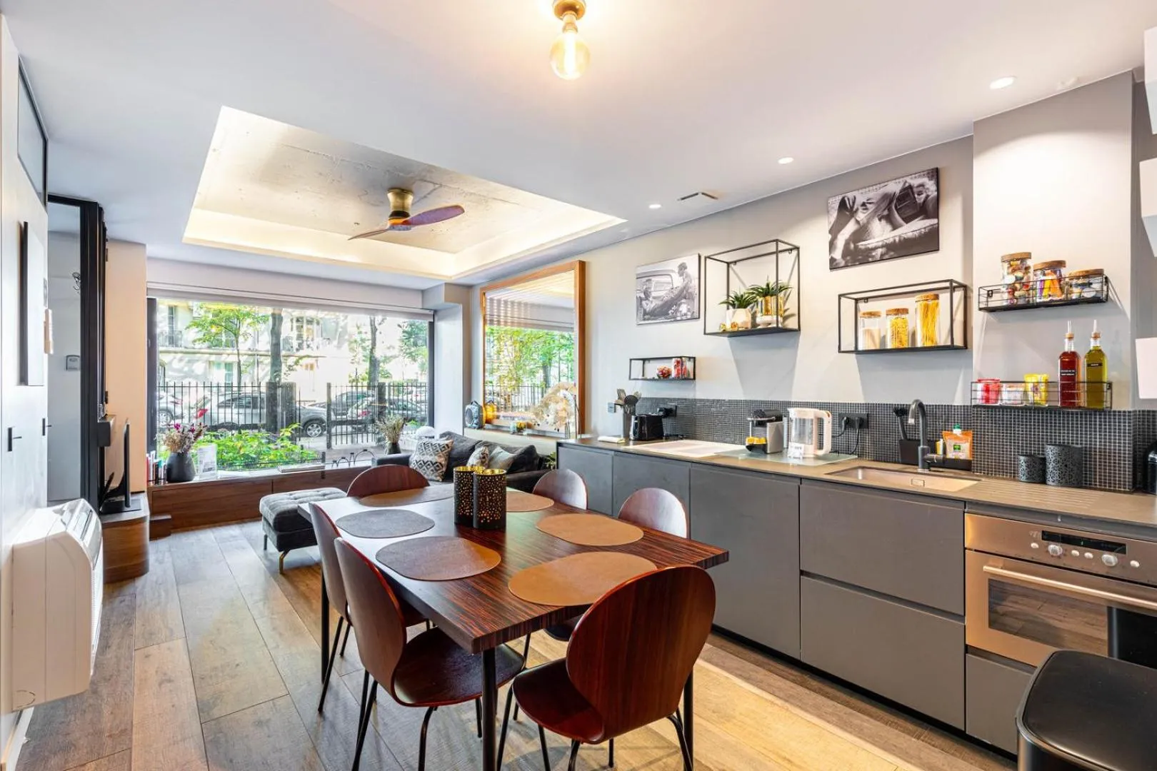 Dining area in Modern Family Apartment Next To The Eiffel Tower