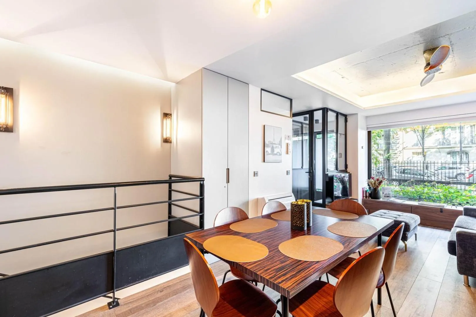 Living room in Modern Family Apartment Next To The Eiffel Tower