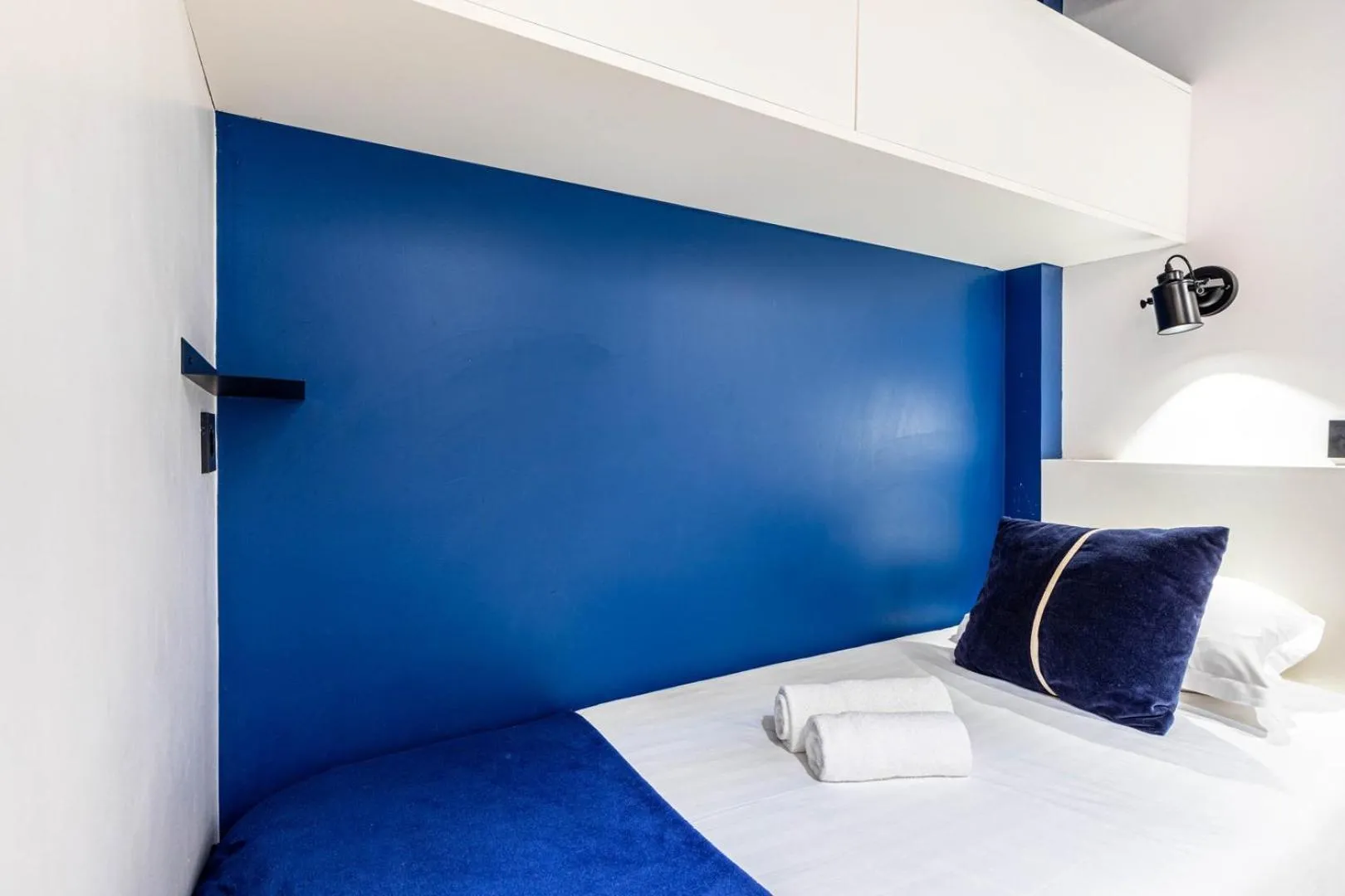 Bed in Modern Family Apartment Next To The Eiffel Tower