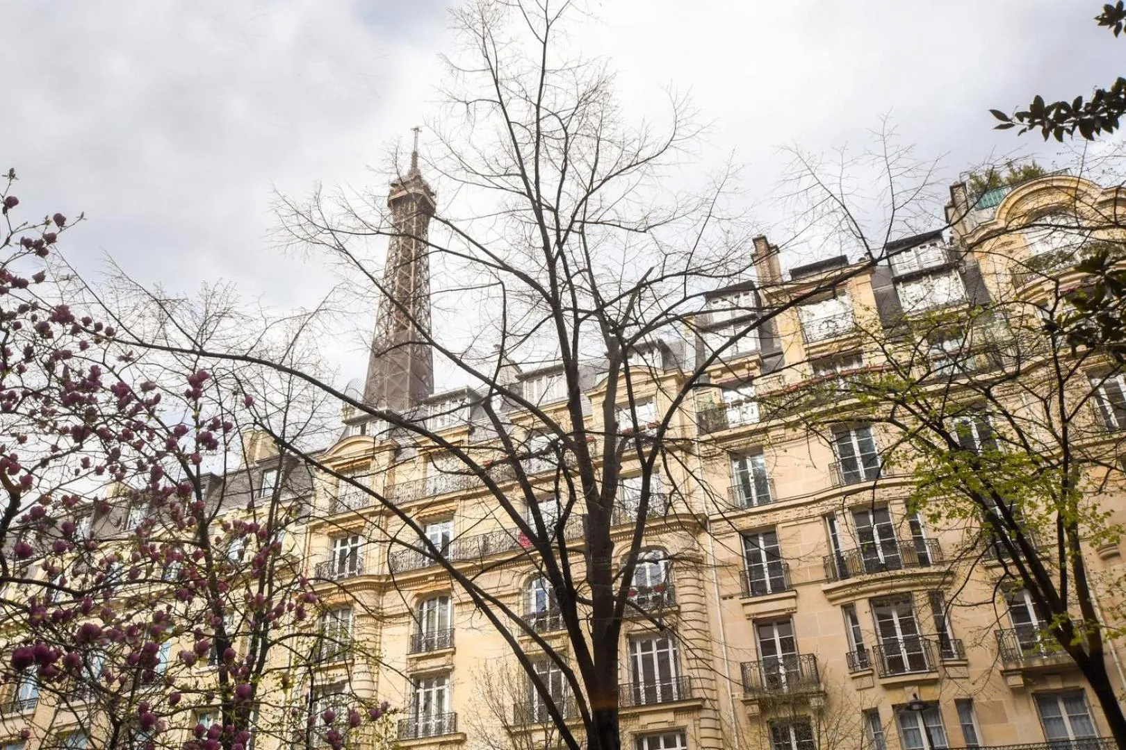 Landmark view in Modern Family Apartment Next To The Eiffel Tower